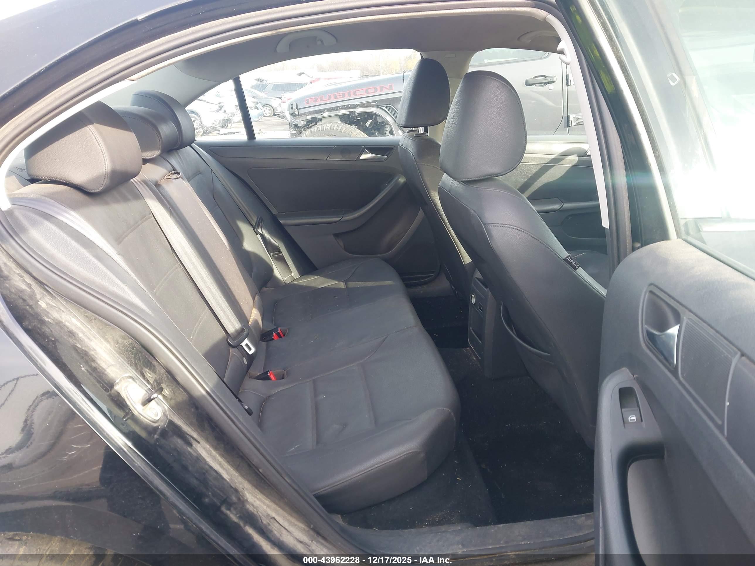 VOLKSWAGEN JETTA image 8