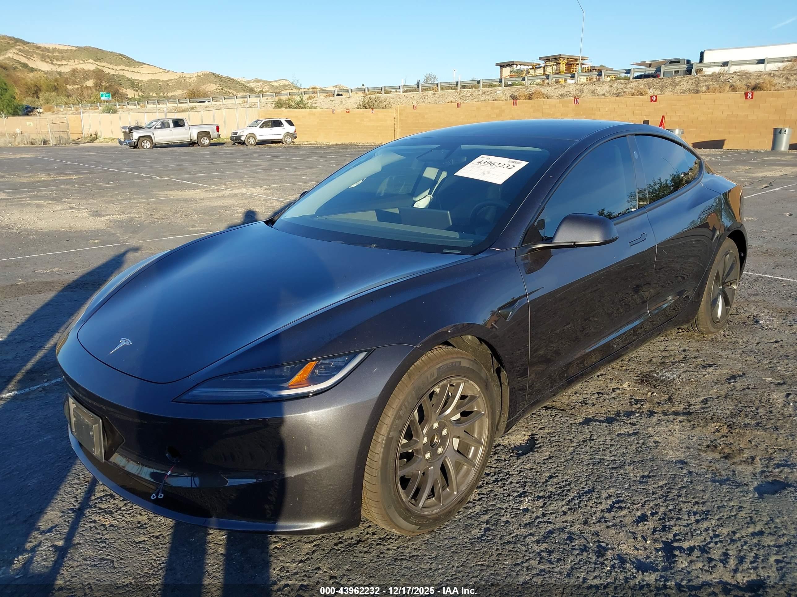 TESLA MODEL image 2
