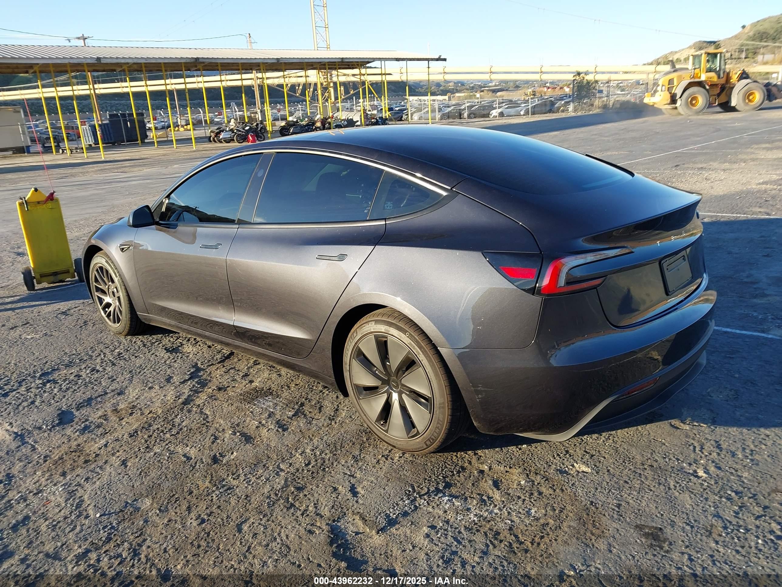 TESLA MODEL image 3