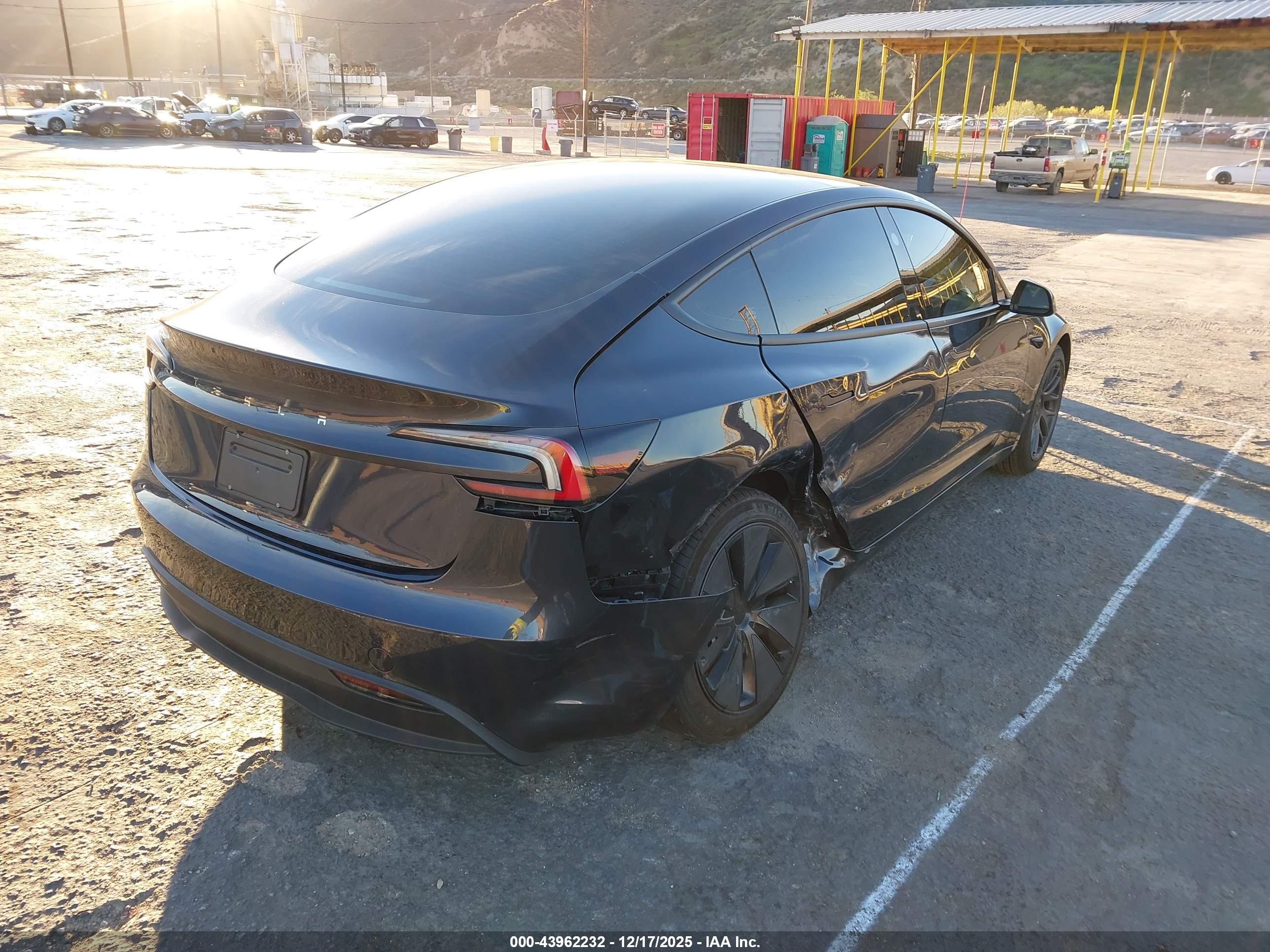 TESLA MODEL image 4