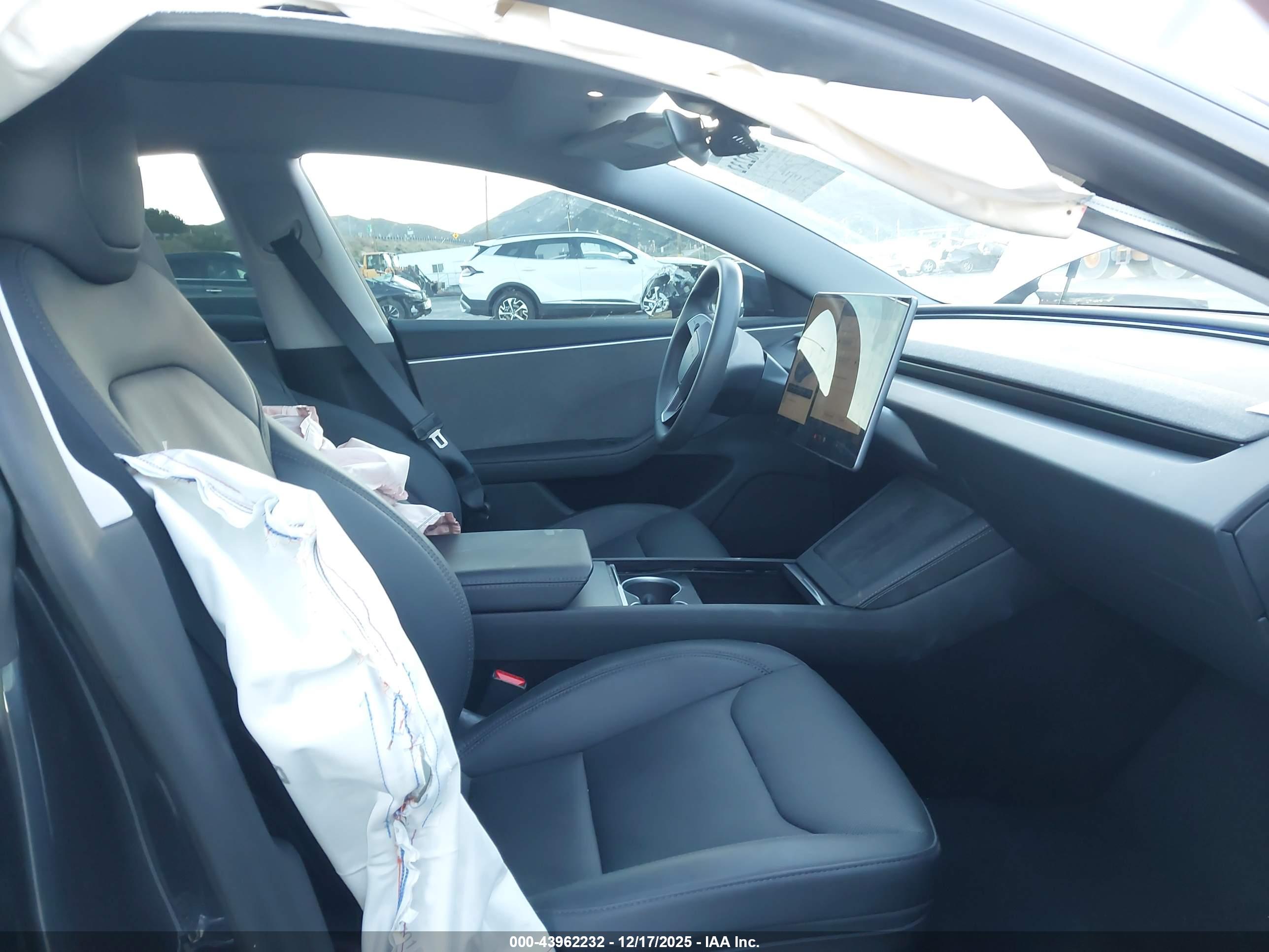 TESLA MODEL image 5