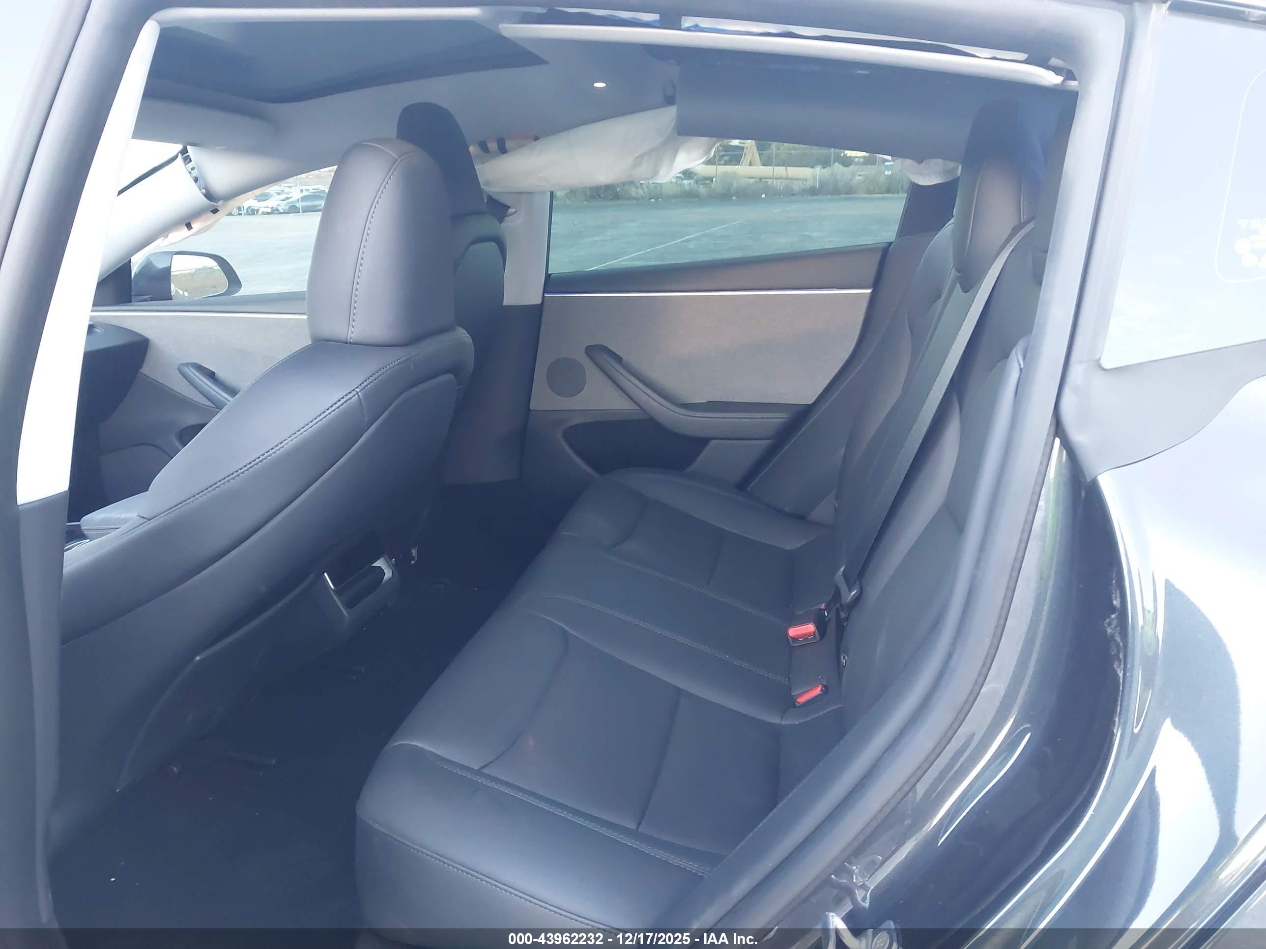TESLA MODEL image 8