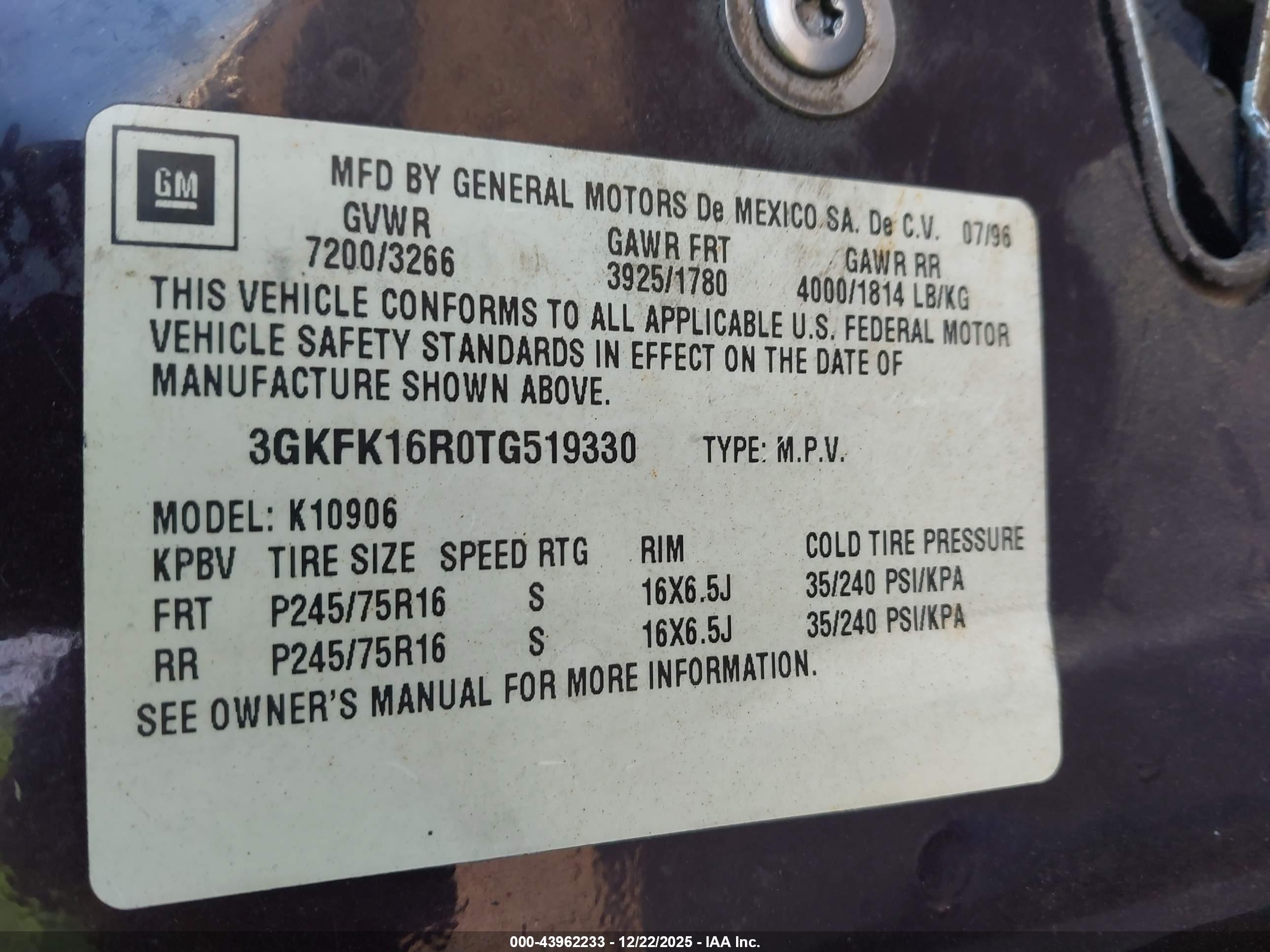 GMC SUBURBAN image 9