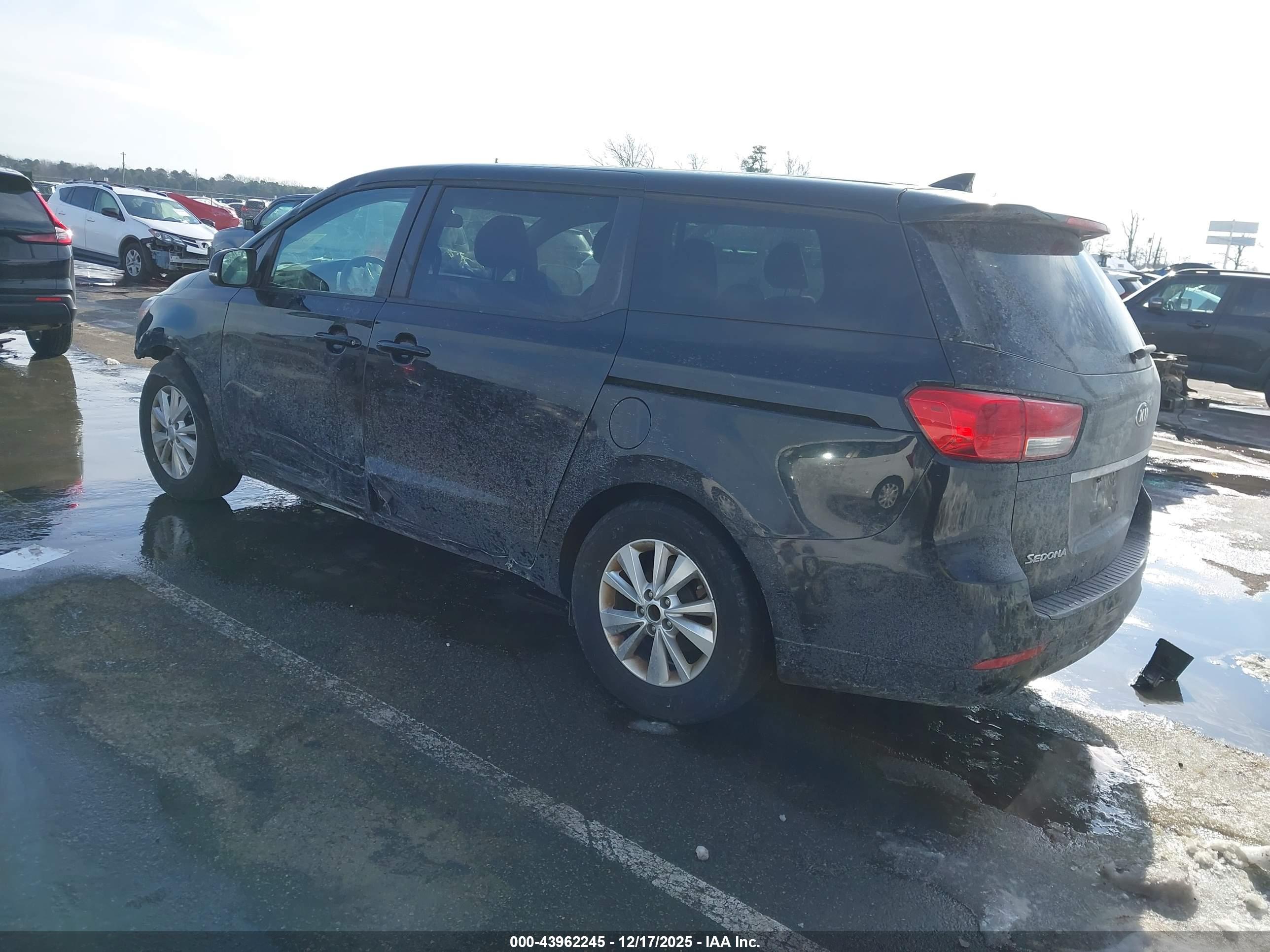 KIA SEDONA image 3