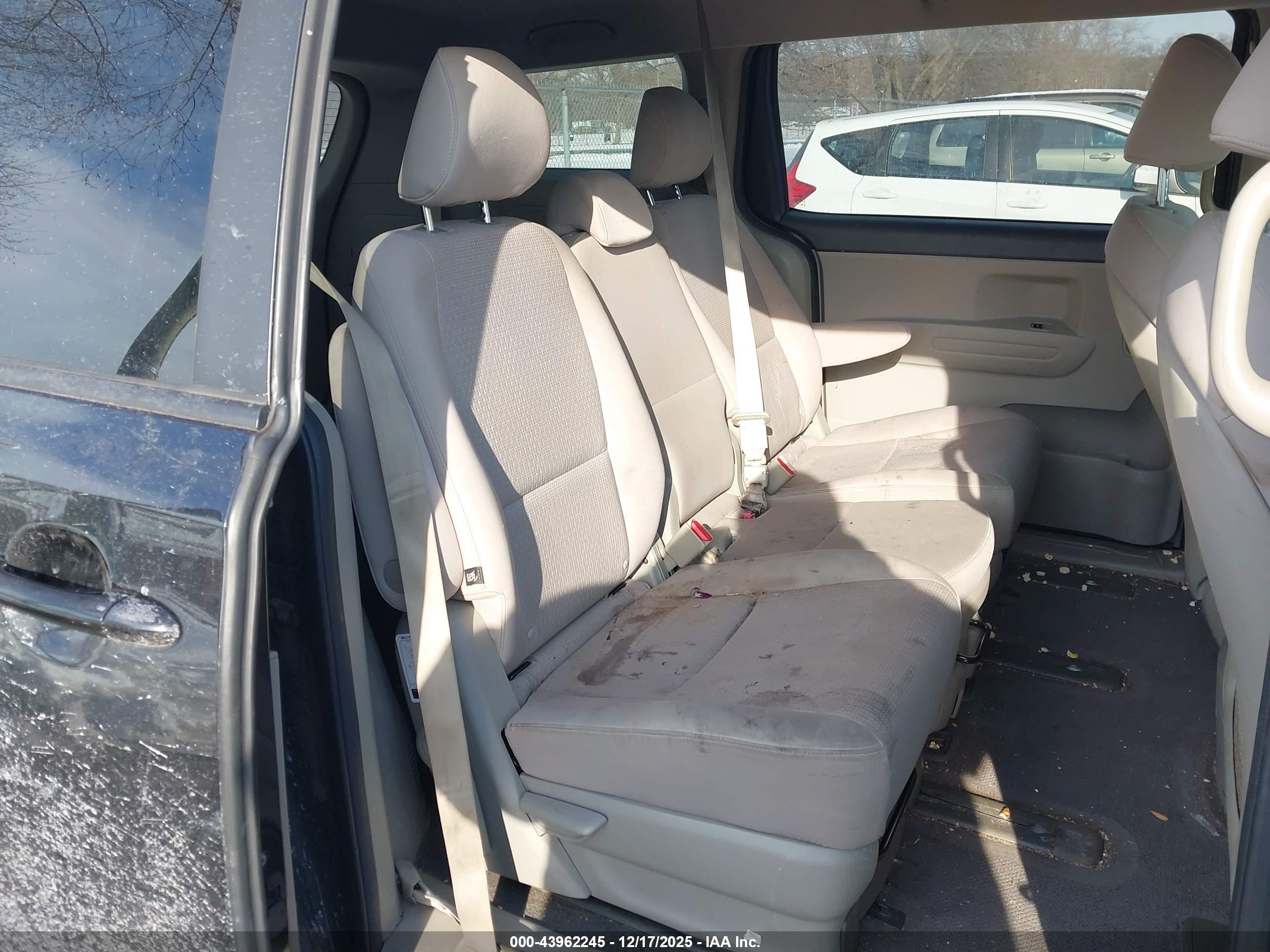 KIA SEDONA image 8