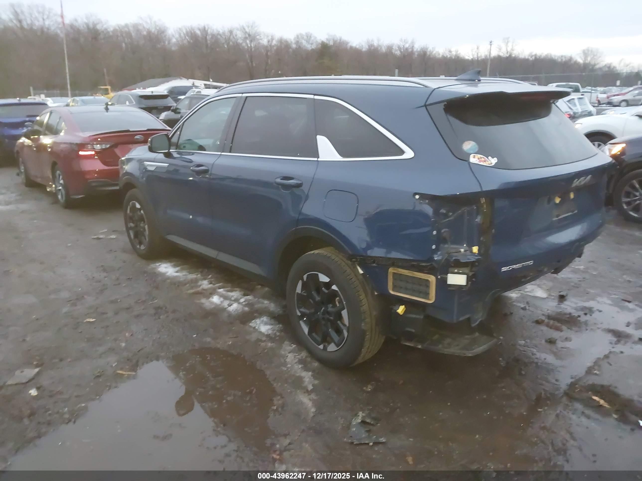 KIA SORENTO image 3