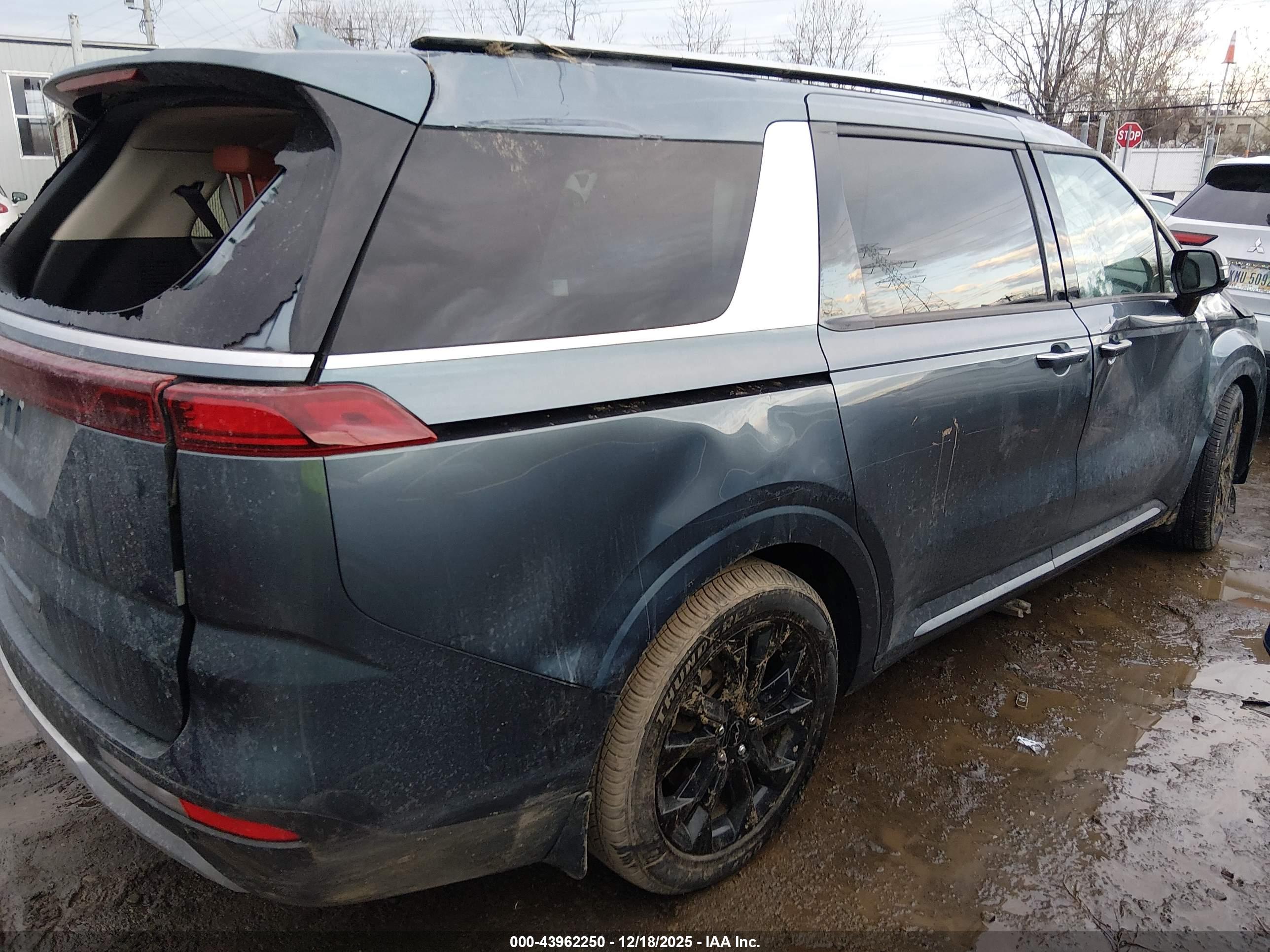KIA CARNIVAL image 4