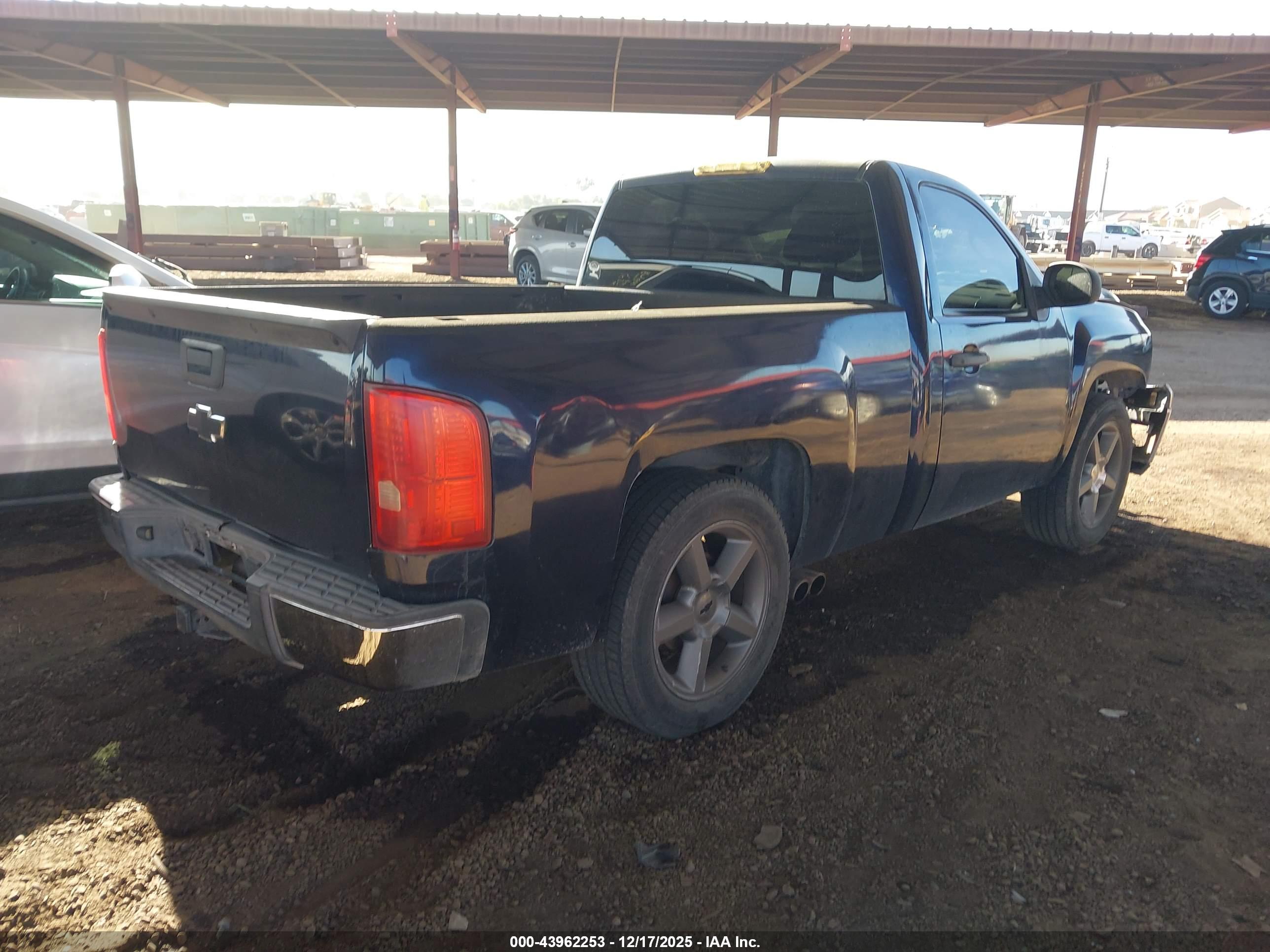 CHEVROLET SILVERADO image 4