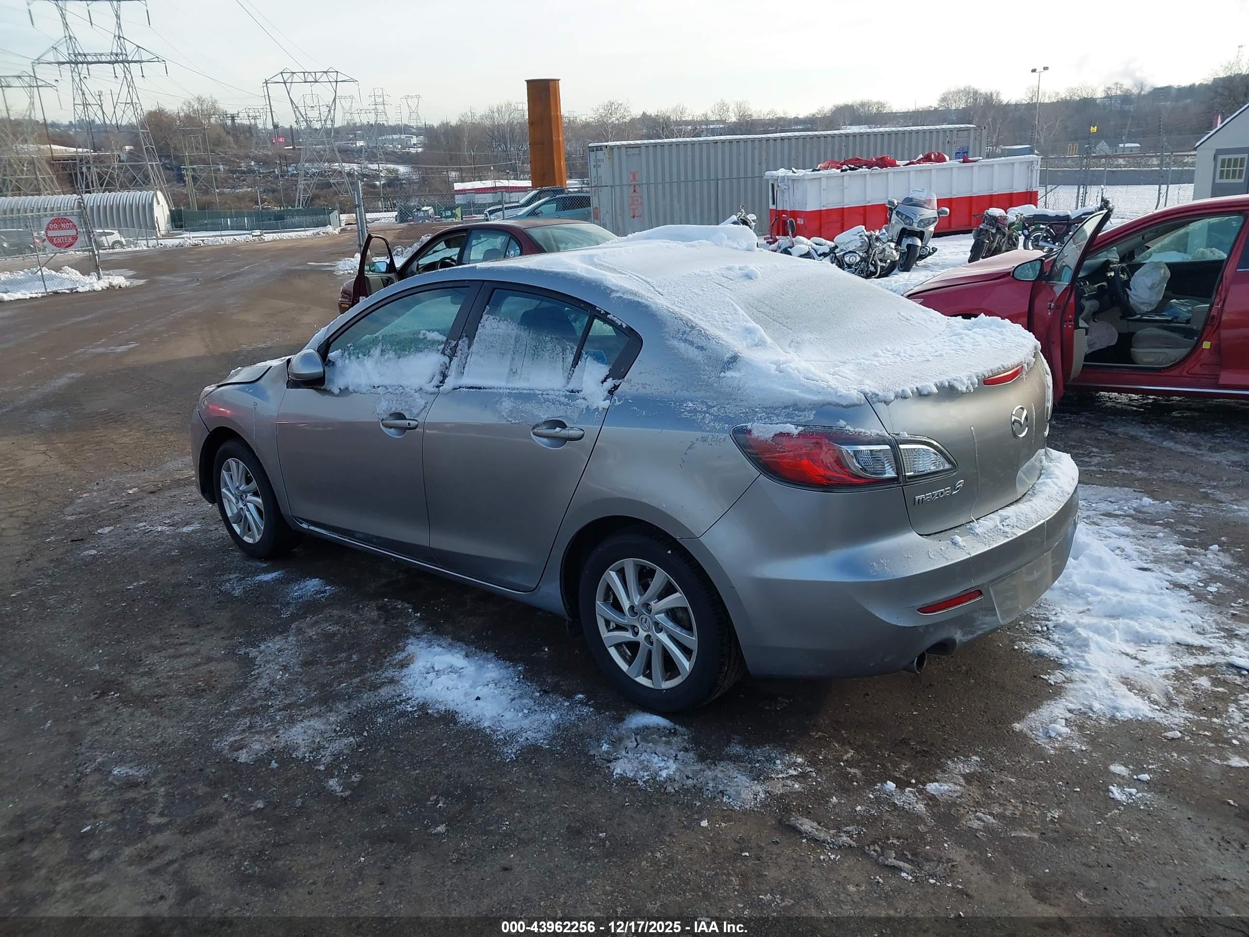 MAZDA MAZDA3 image 3