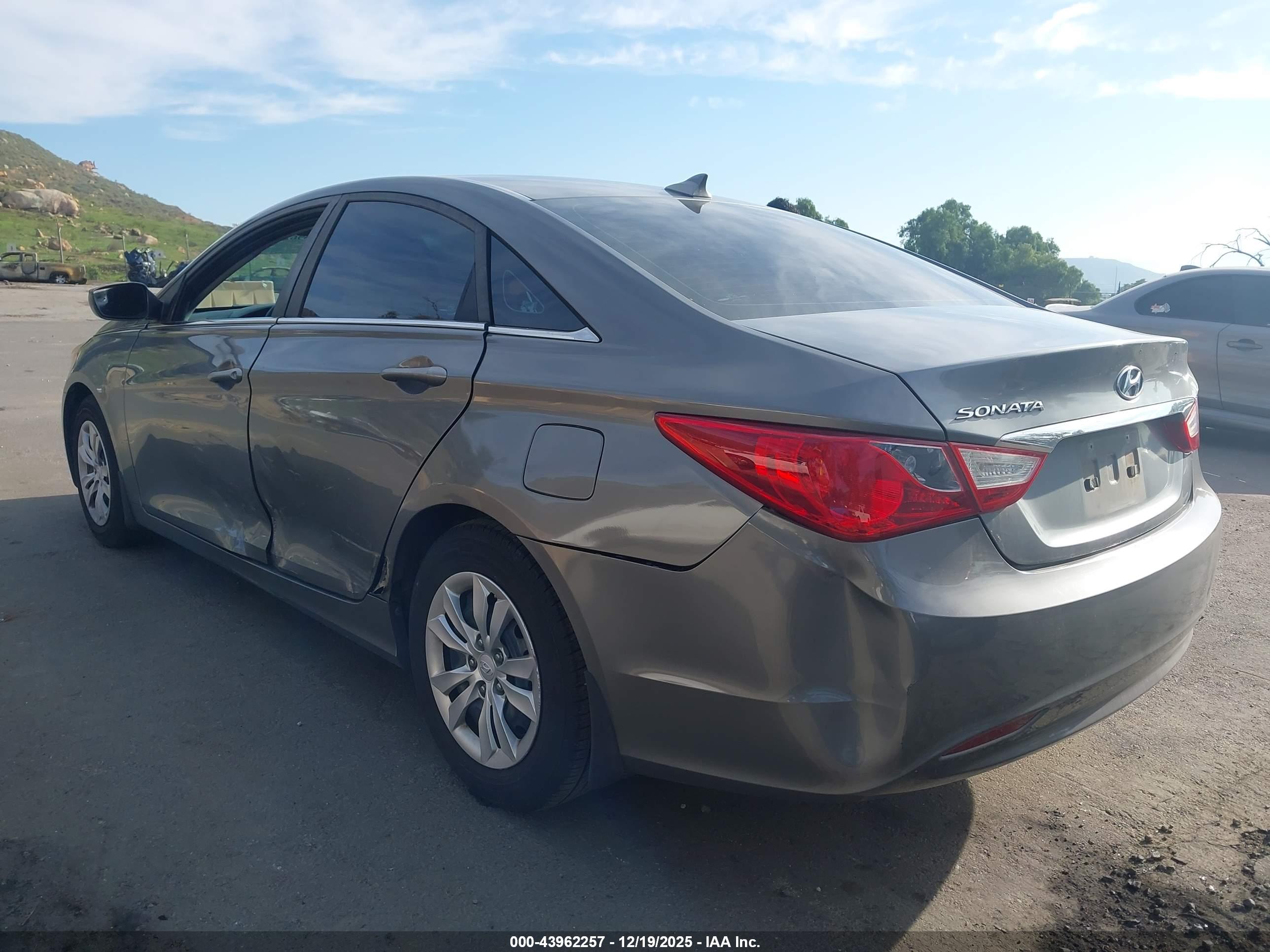 HYUNDAI SONATA image 3