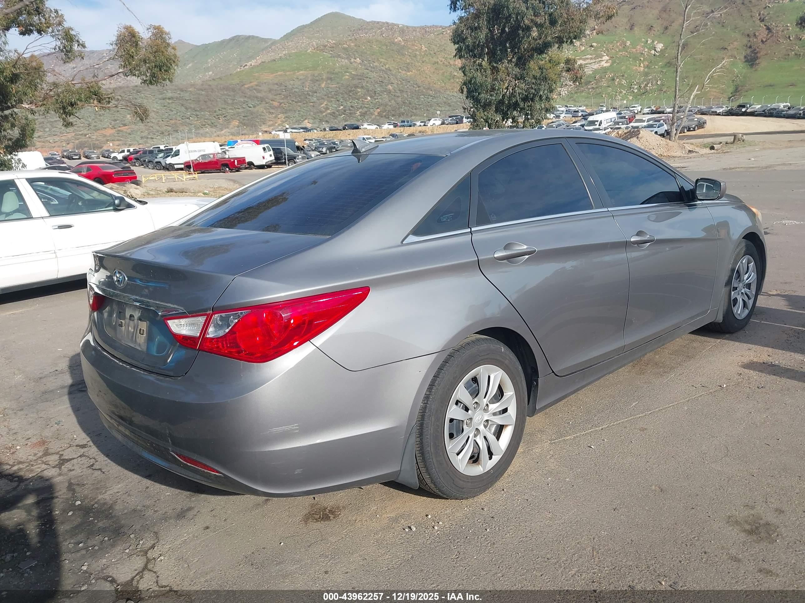 HYUNDAI SONATA image 4