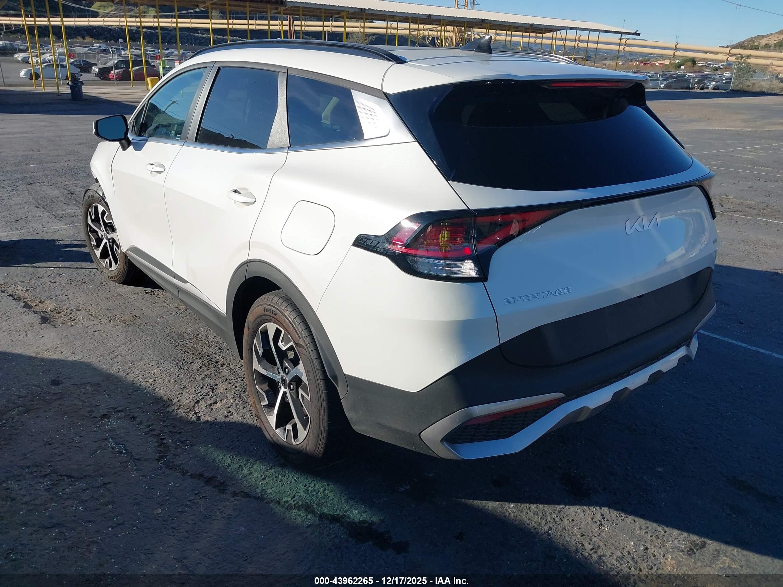KIA SPORTAGE image 3
