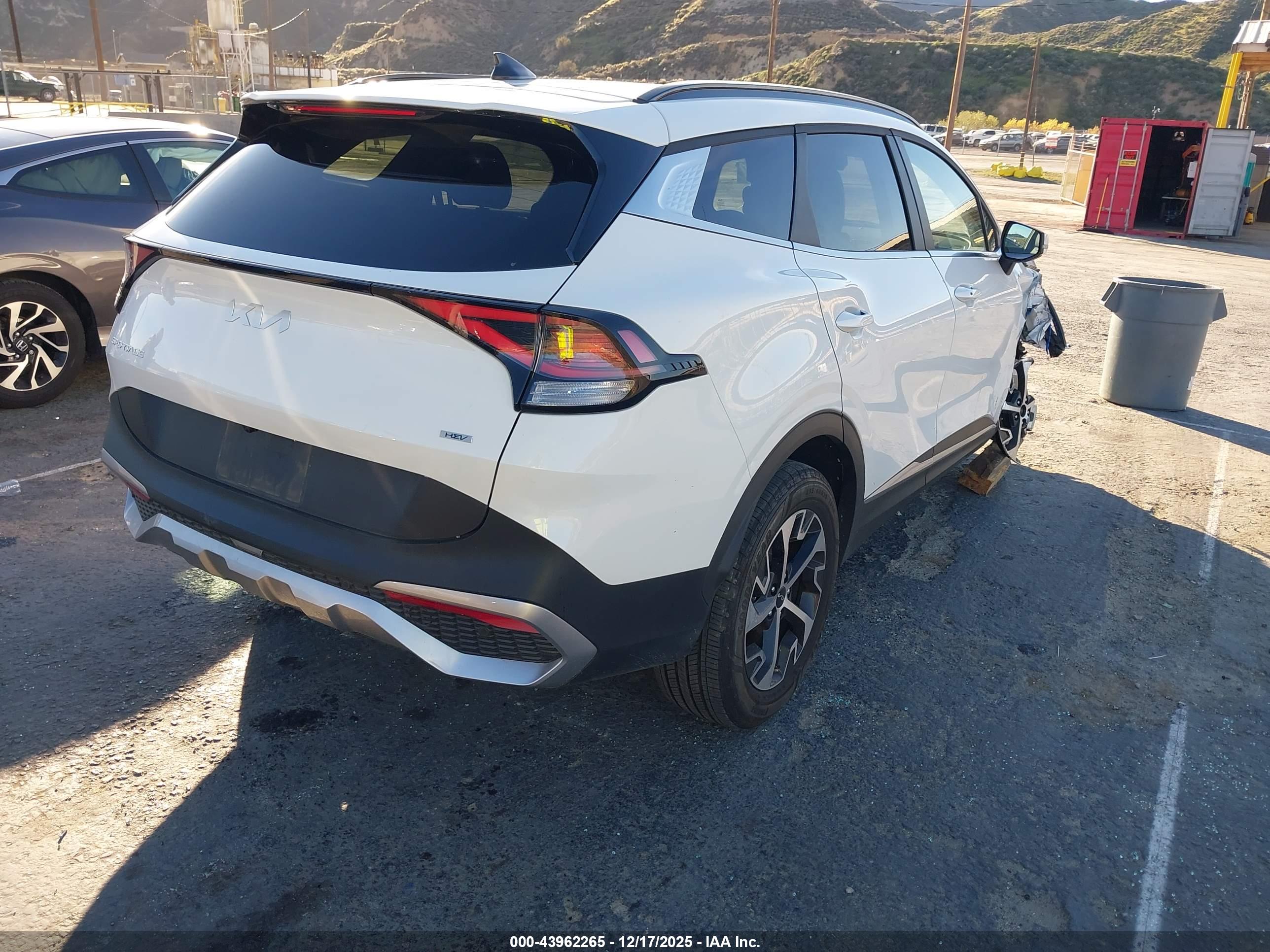 KIA SPORTAGE image 4