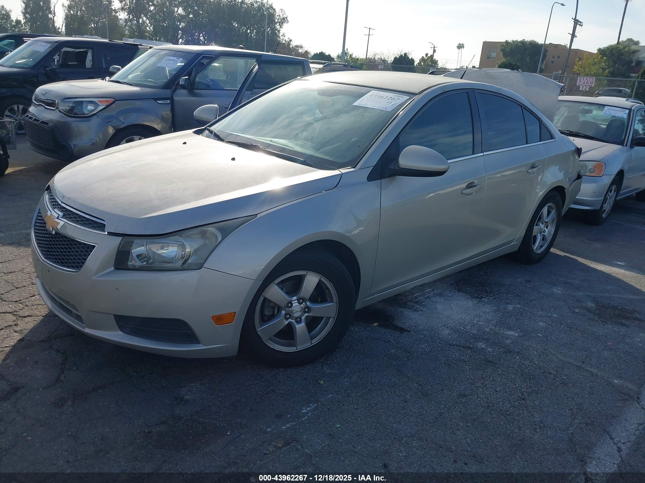 CHEVROLET CRUZE image 2