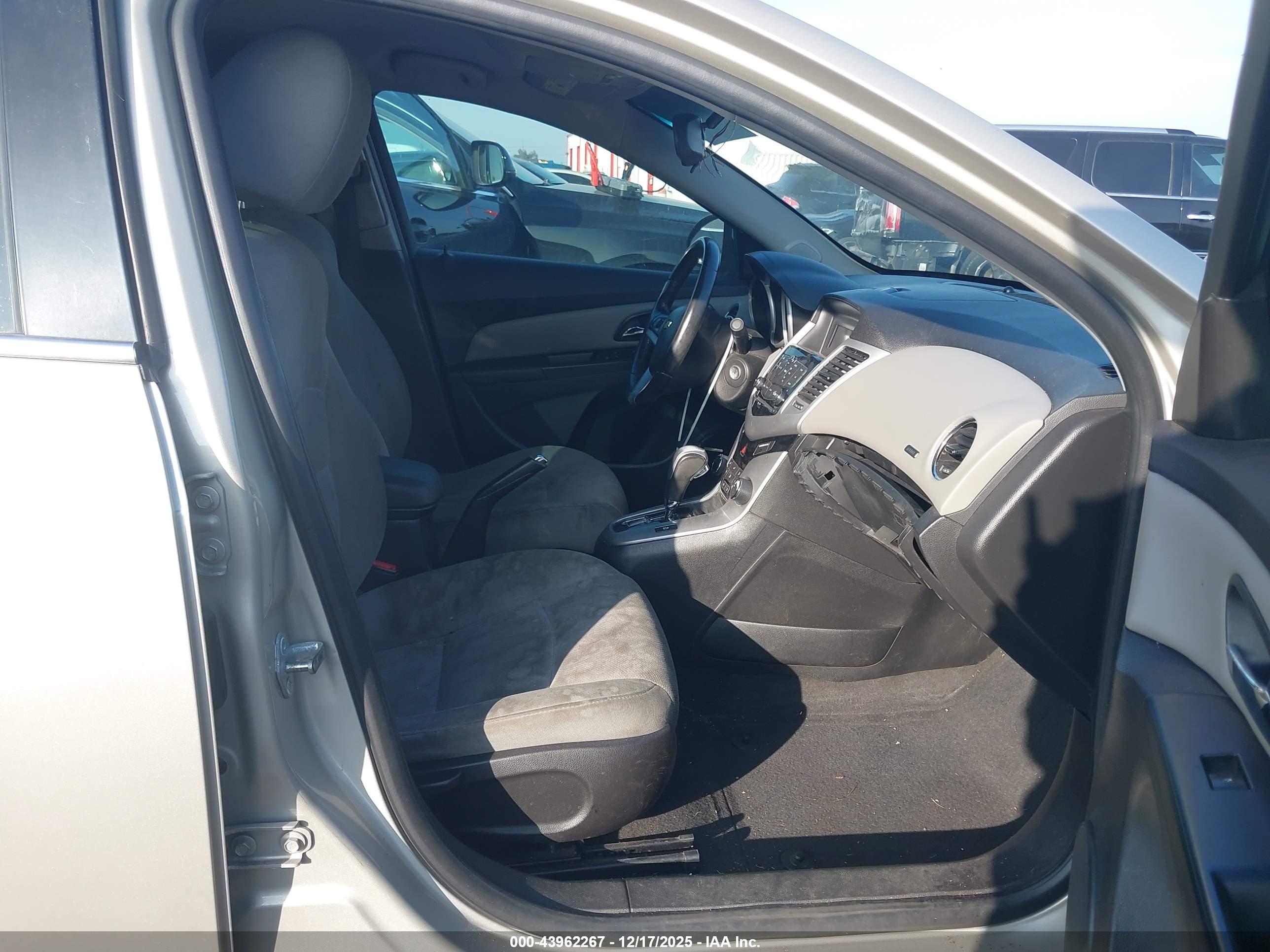 CHEVROLET CRUZE image 5