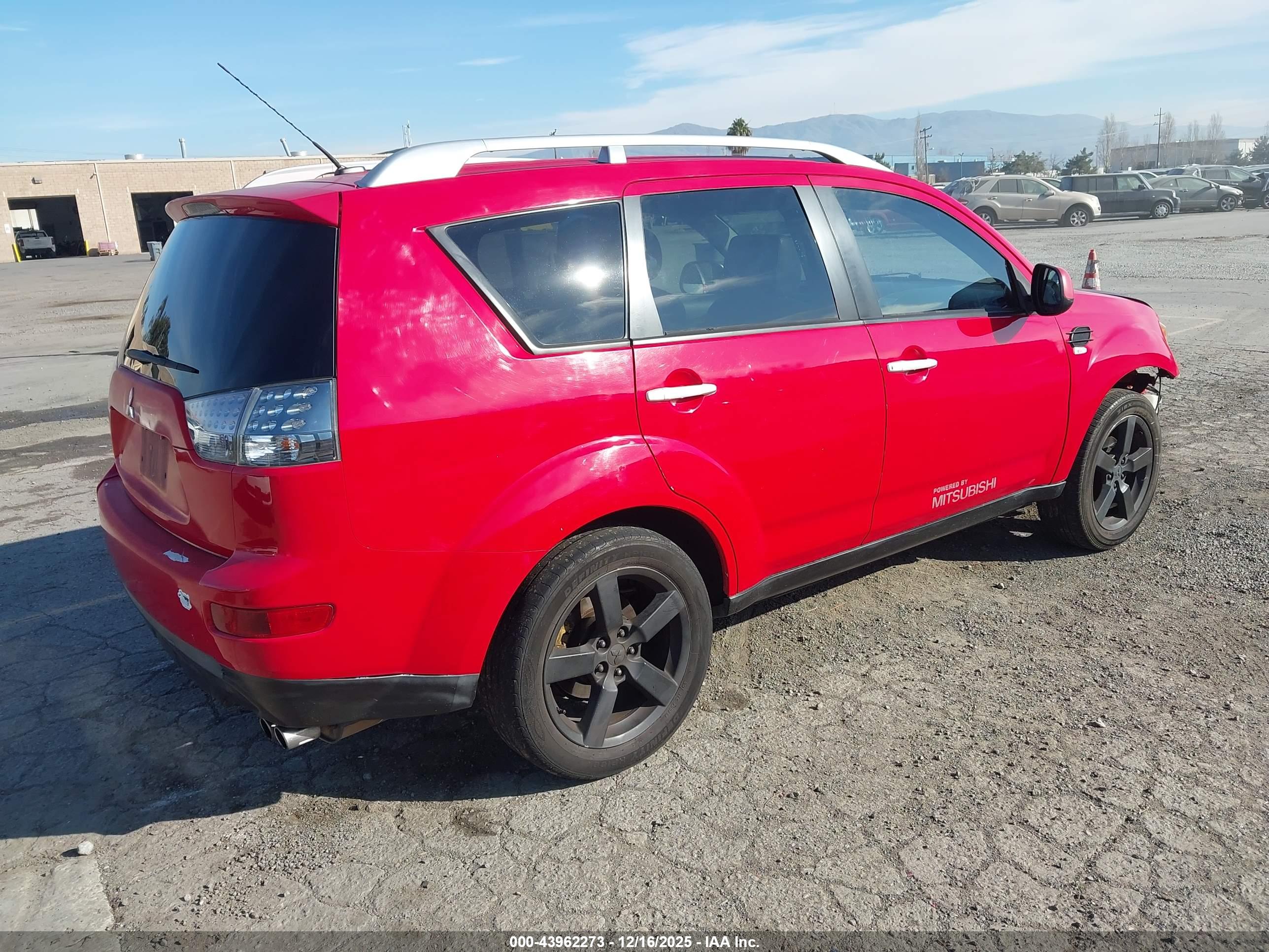 MITSUBISHI OUTLANDER image 4