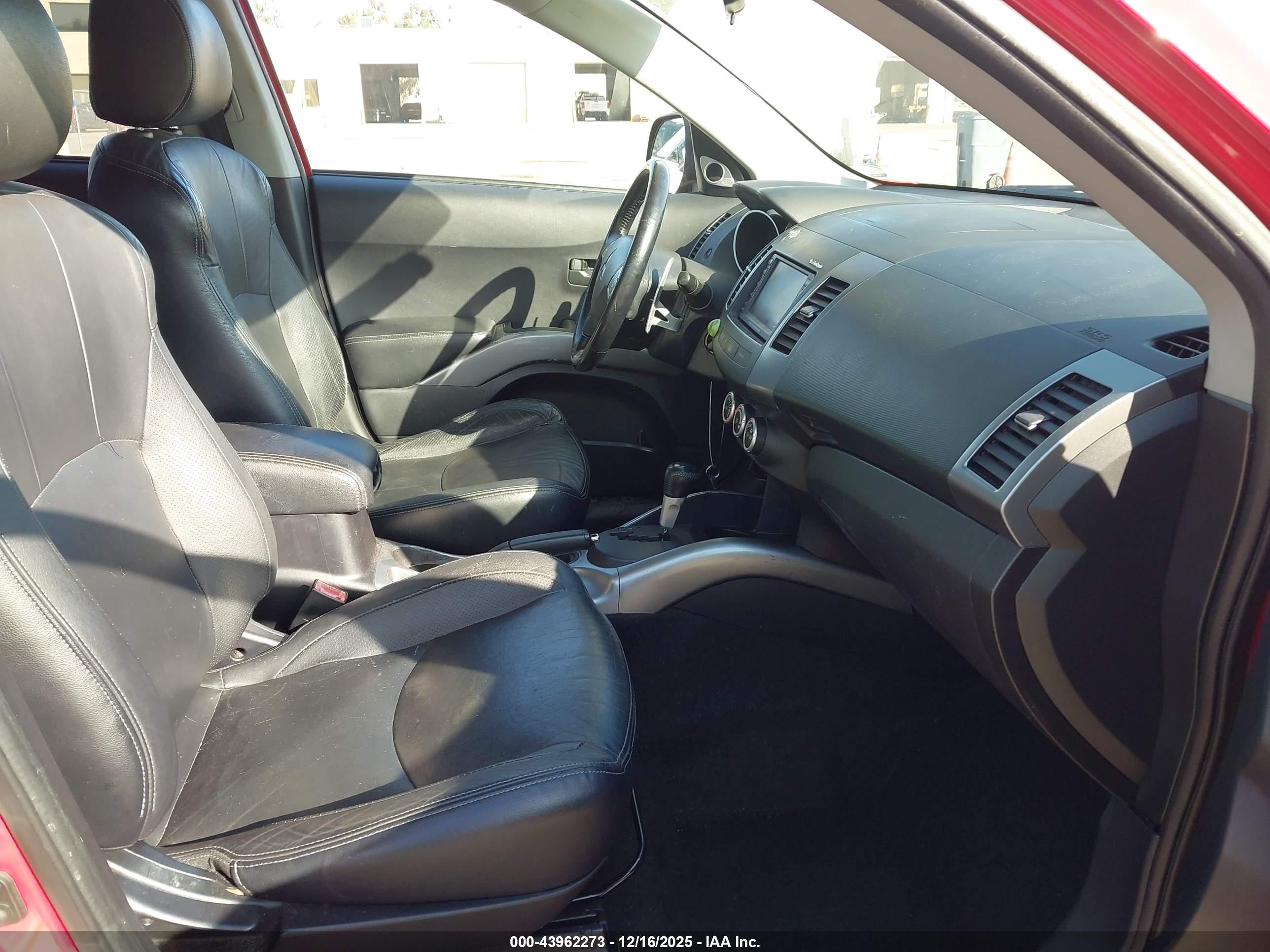 MITSUBISHI OUTLANDER image 5