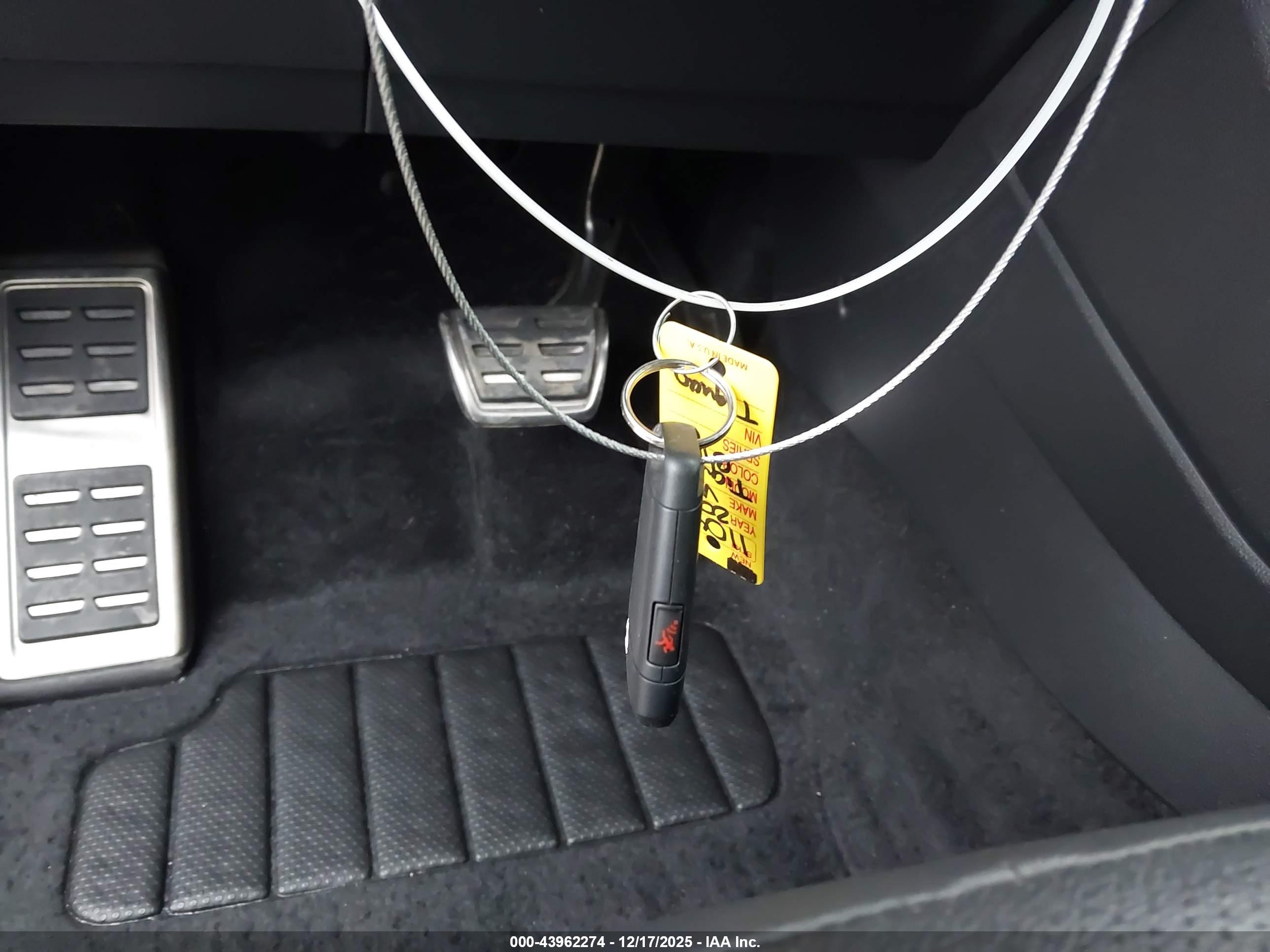 VOLKSWAGEN TIGUAN image 11