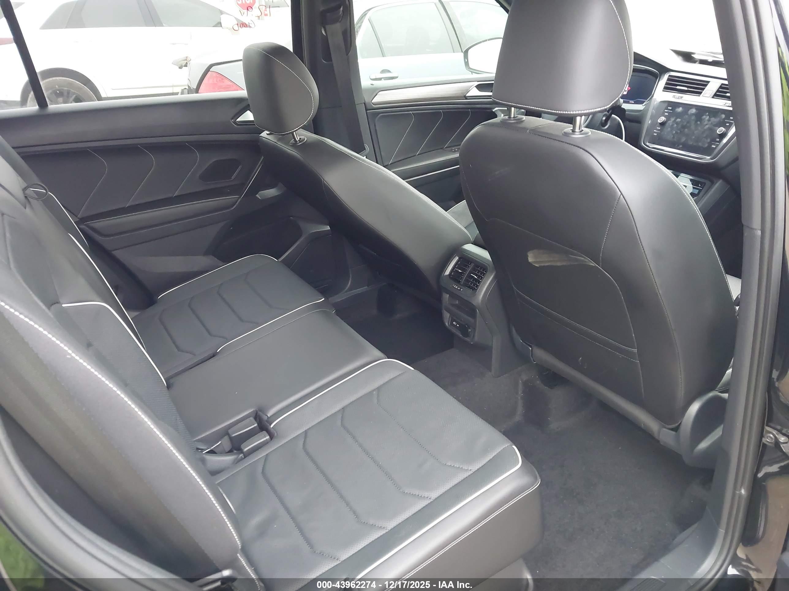 VOLKSWAGEN TIGUAN image 8