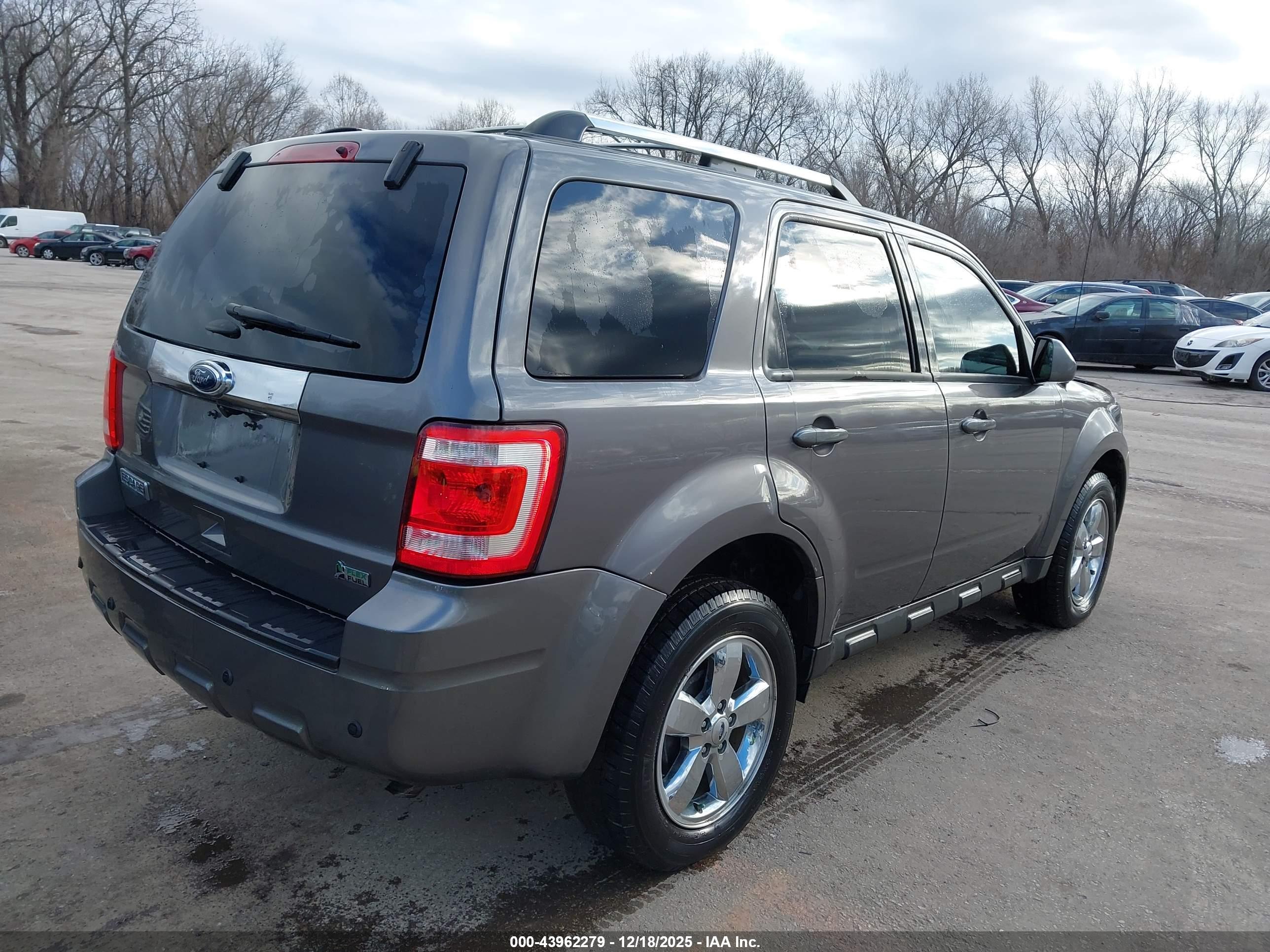 FORD ESCAPE image 4