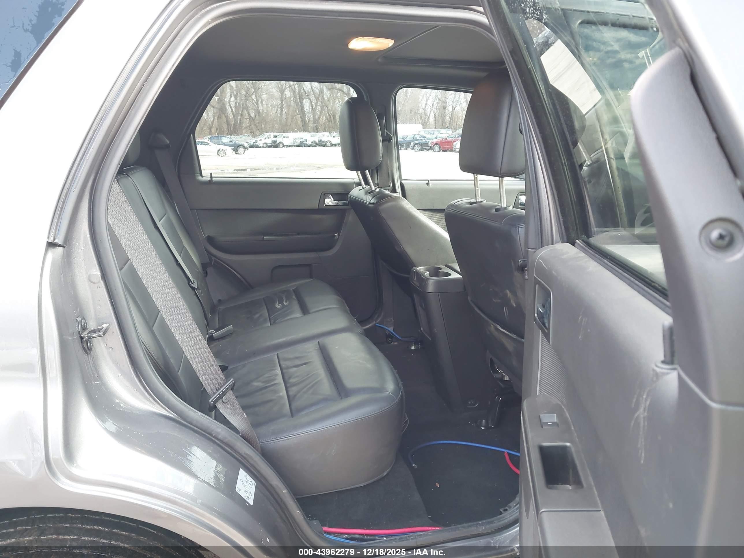 FORD ESCAPE image 8
