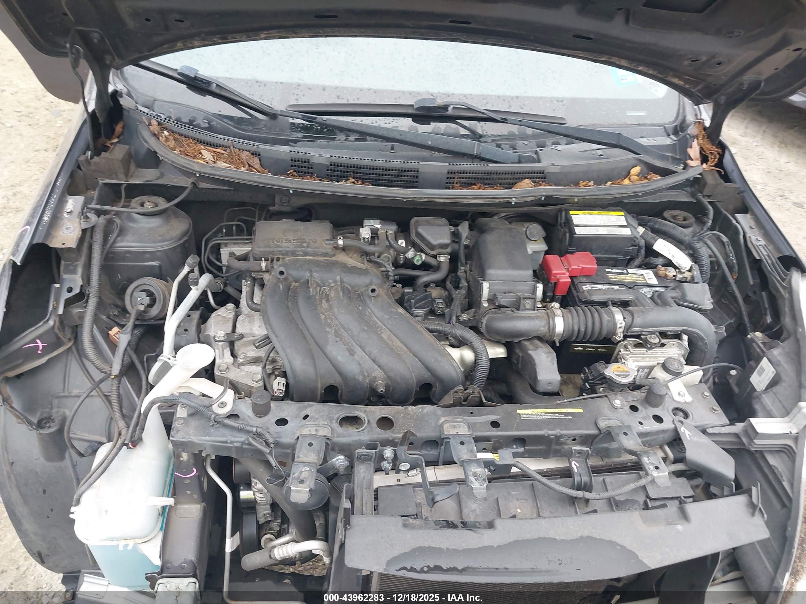 NISSAN VERSA image 10