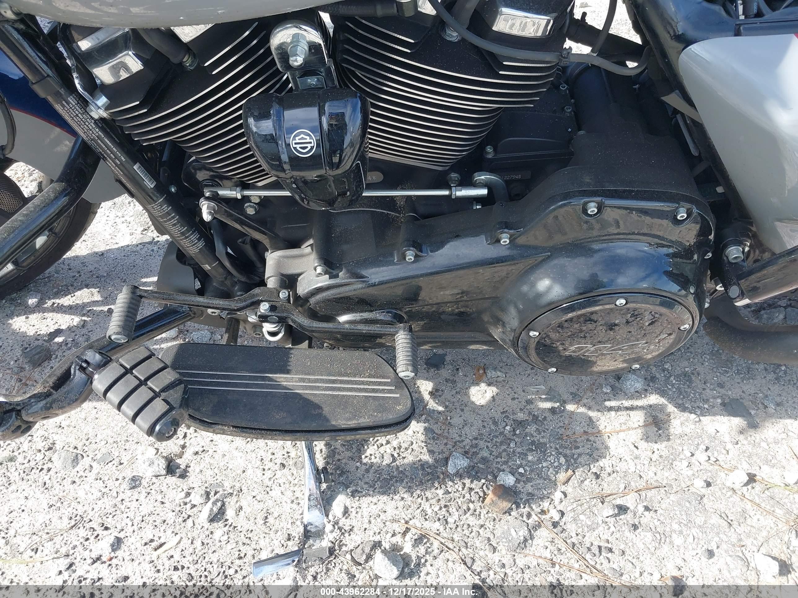 HARLEY-DAVIDSON FLTRXS image 9