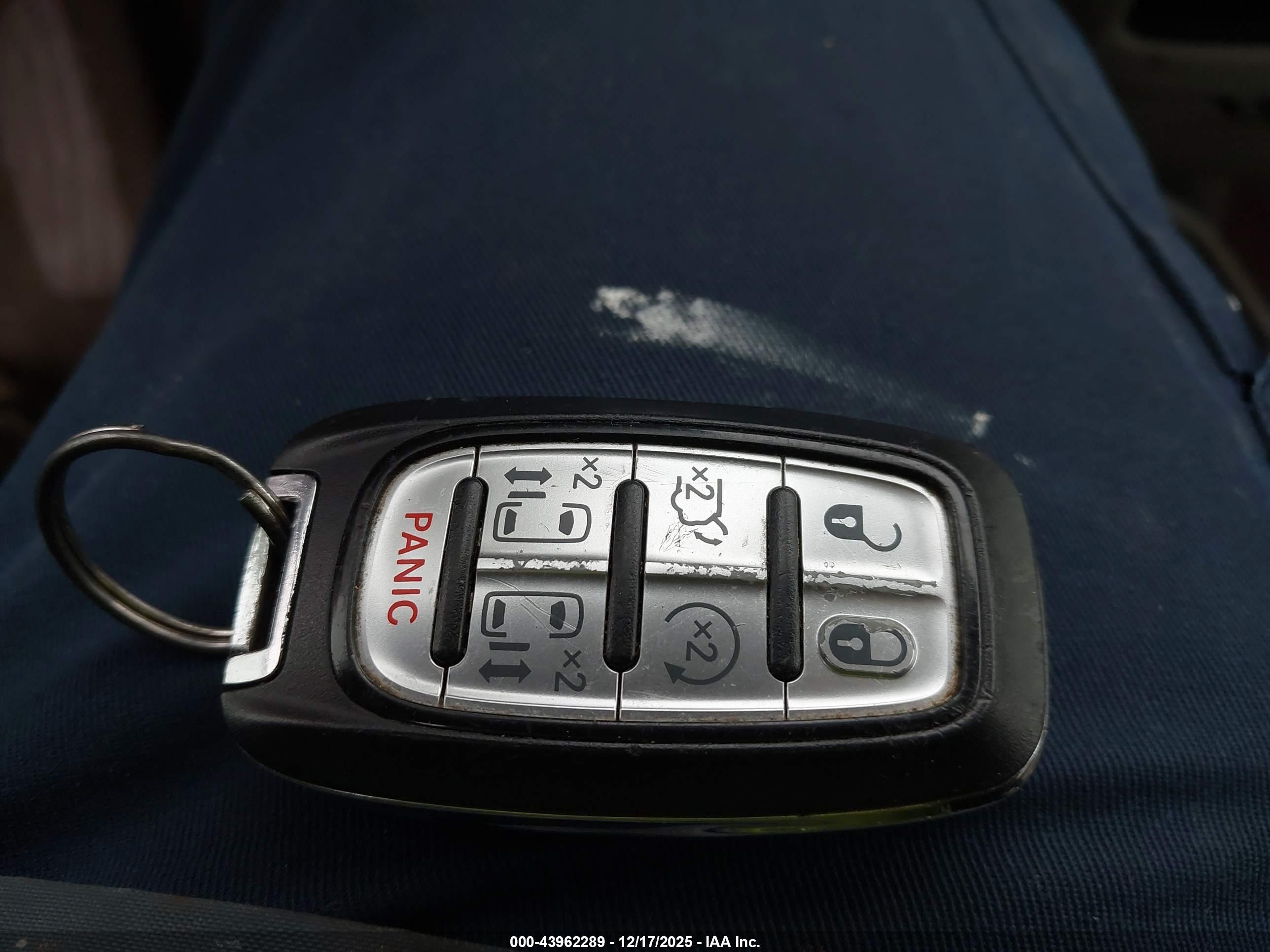 CHRYSLER PACIFICA image 11