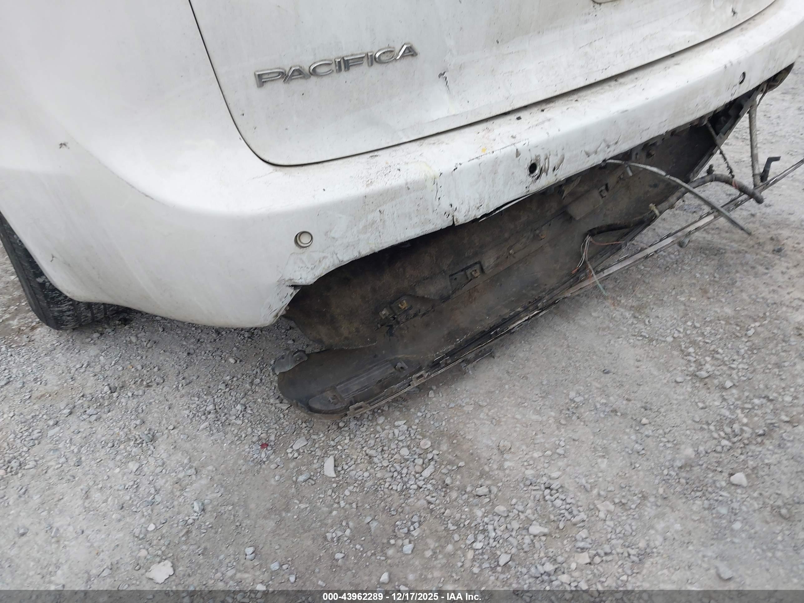 CHRYSLER PACIFICA image 6