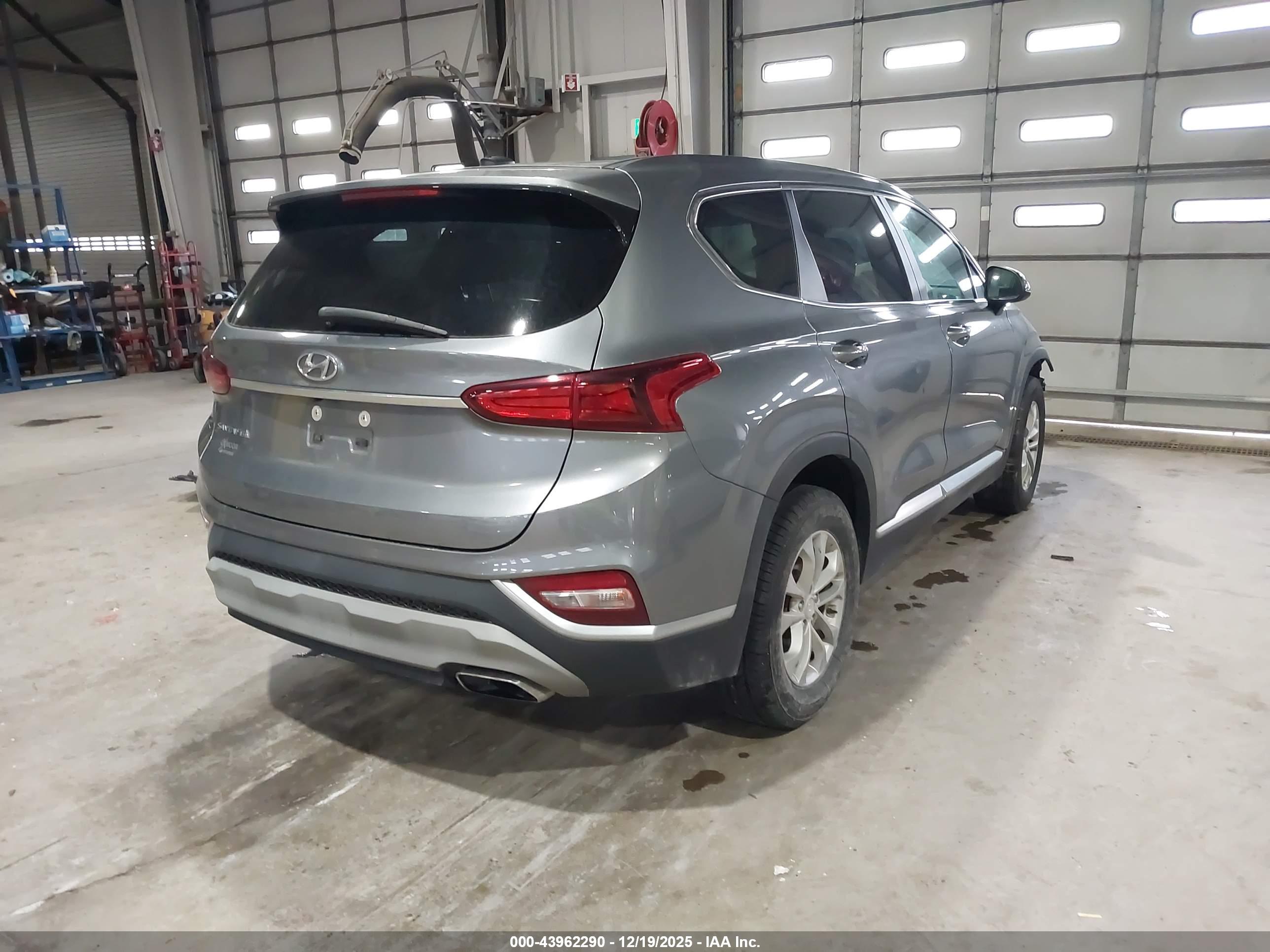 HYUNDAI SANTA image 4