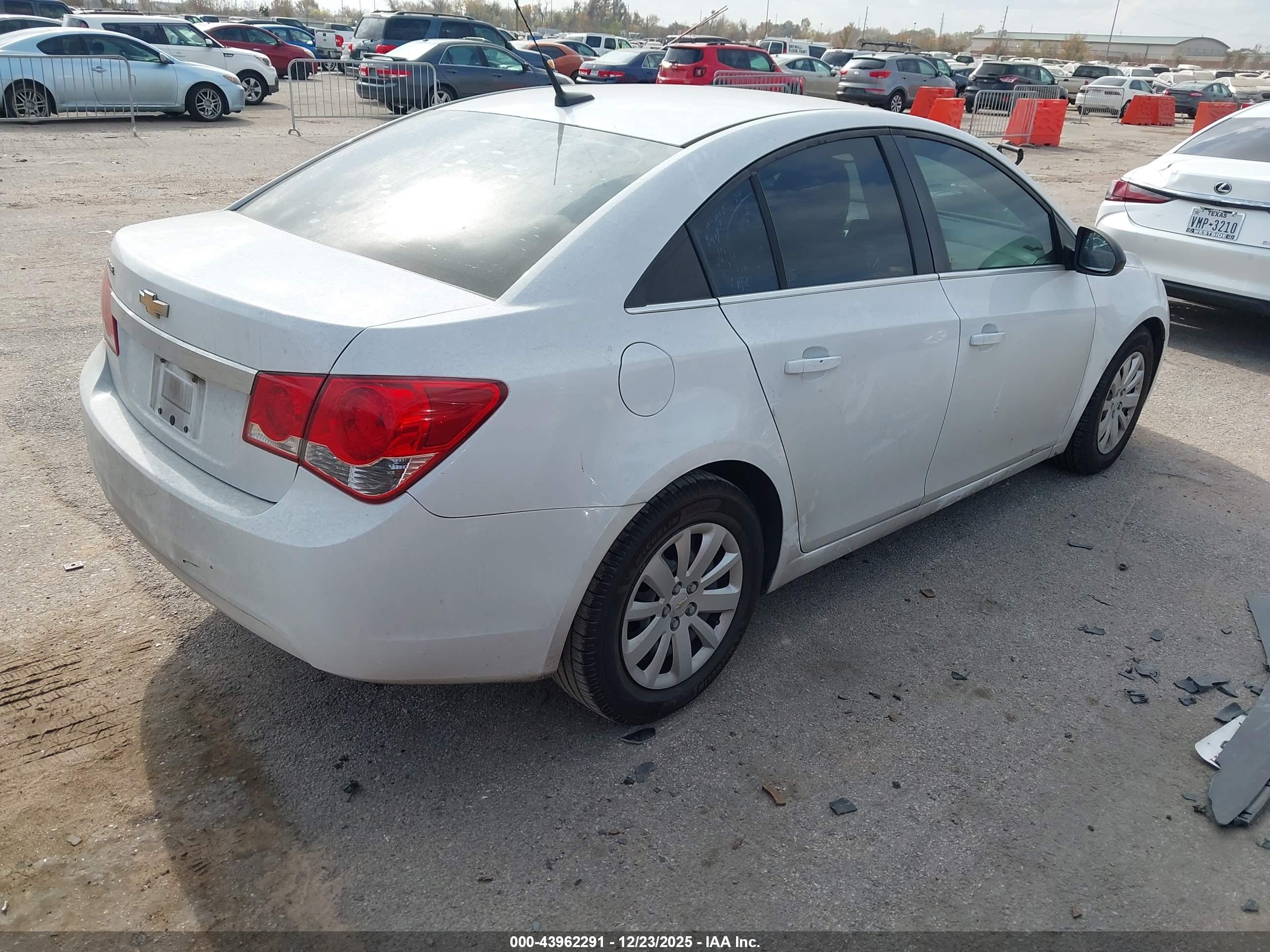CHEVROLET CRUZE image 4
