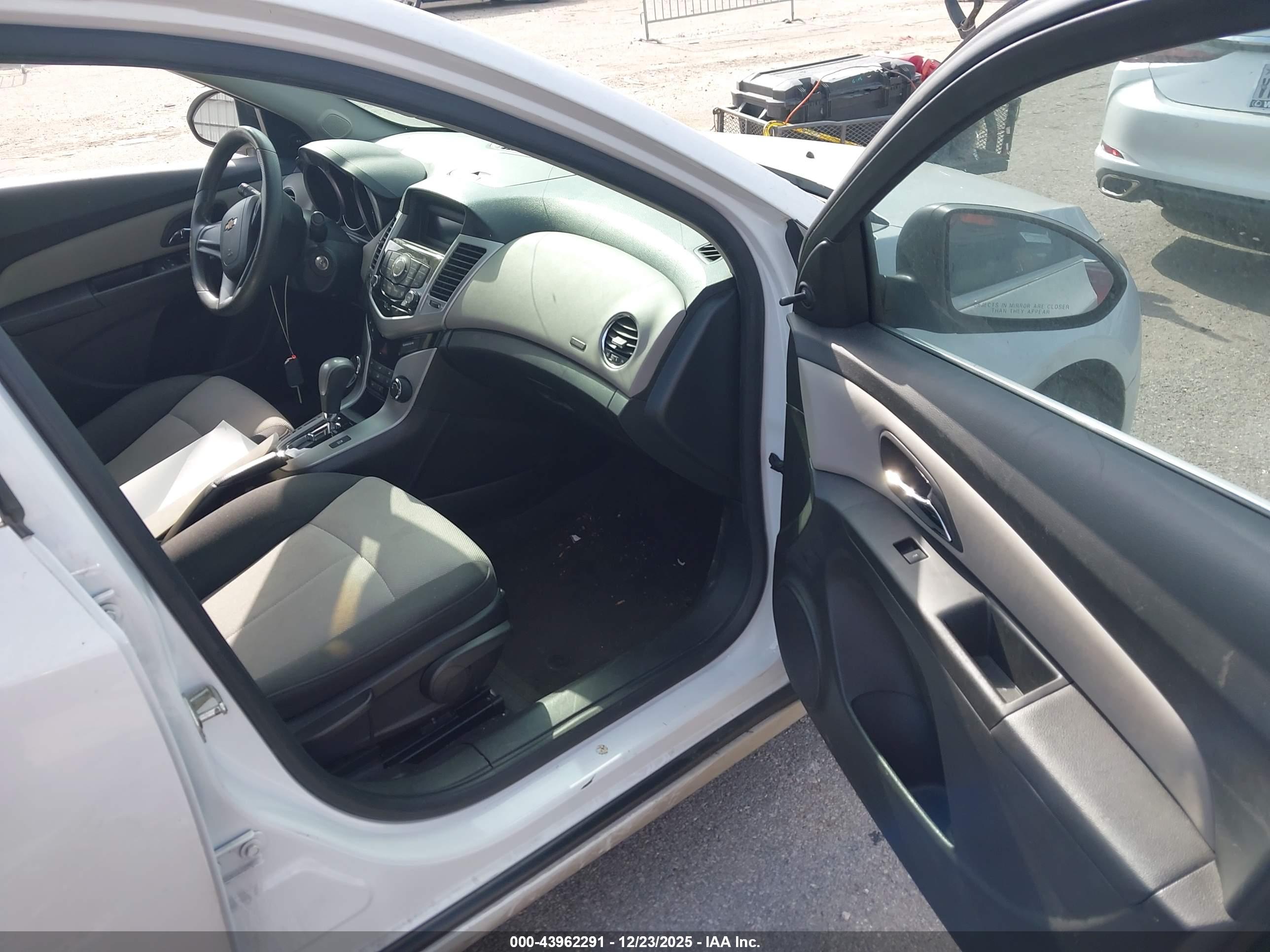 CHEVROLET CRUZE image 5