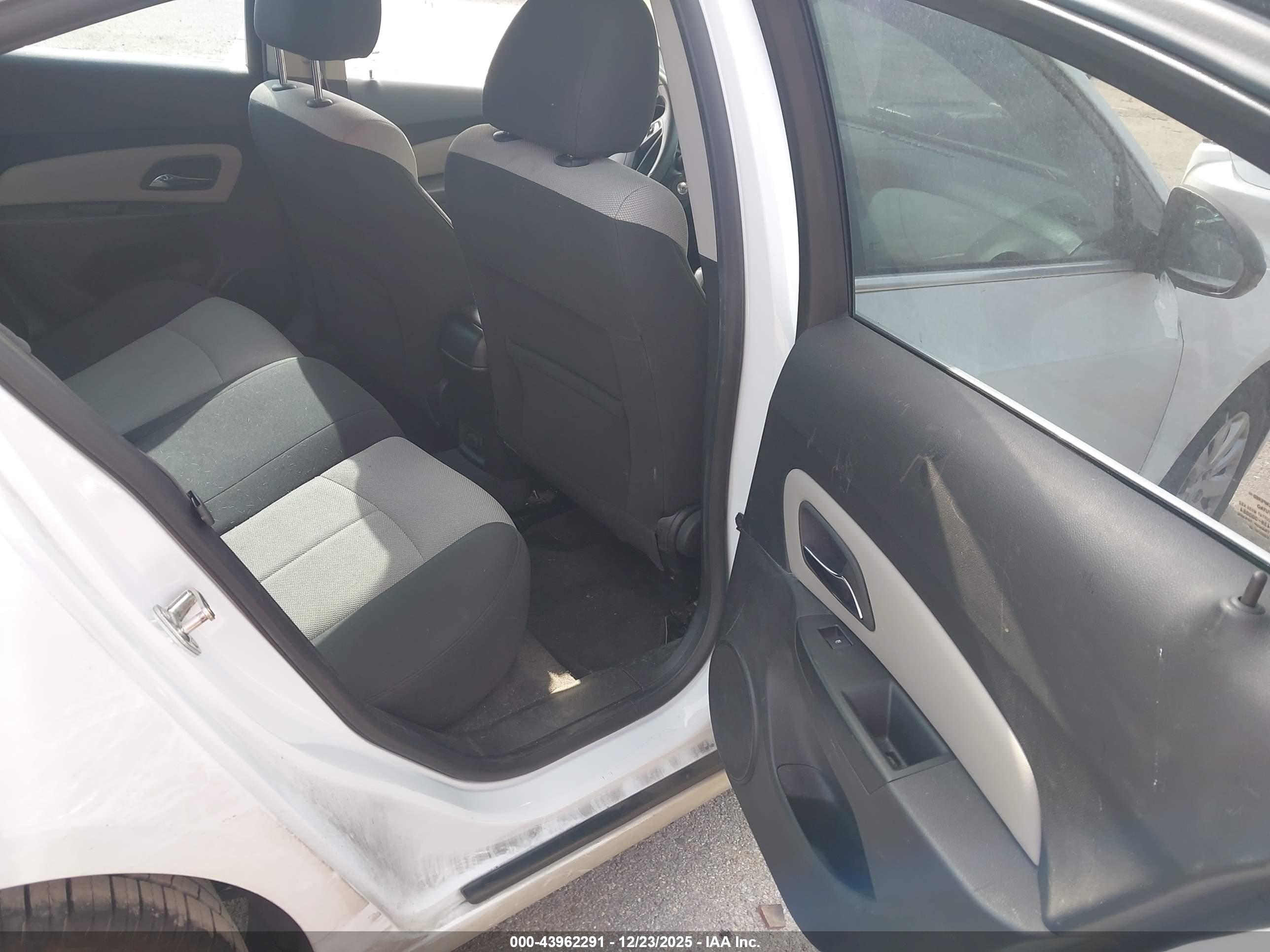 CHEVROLET CRUZE image 8