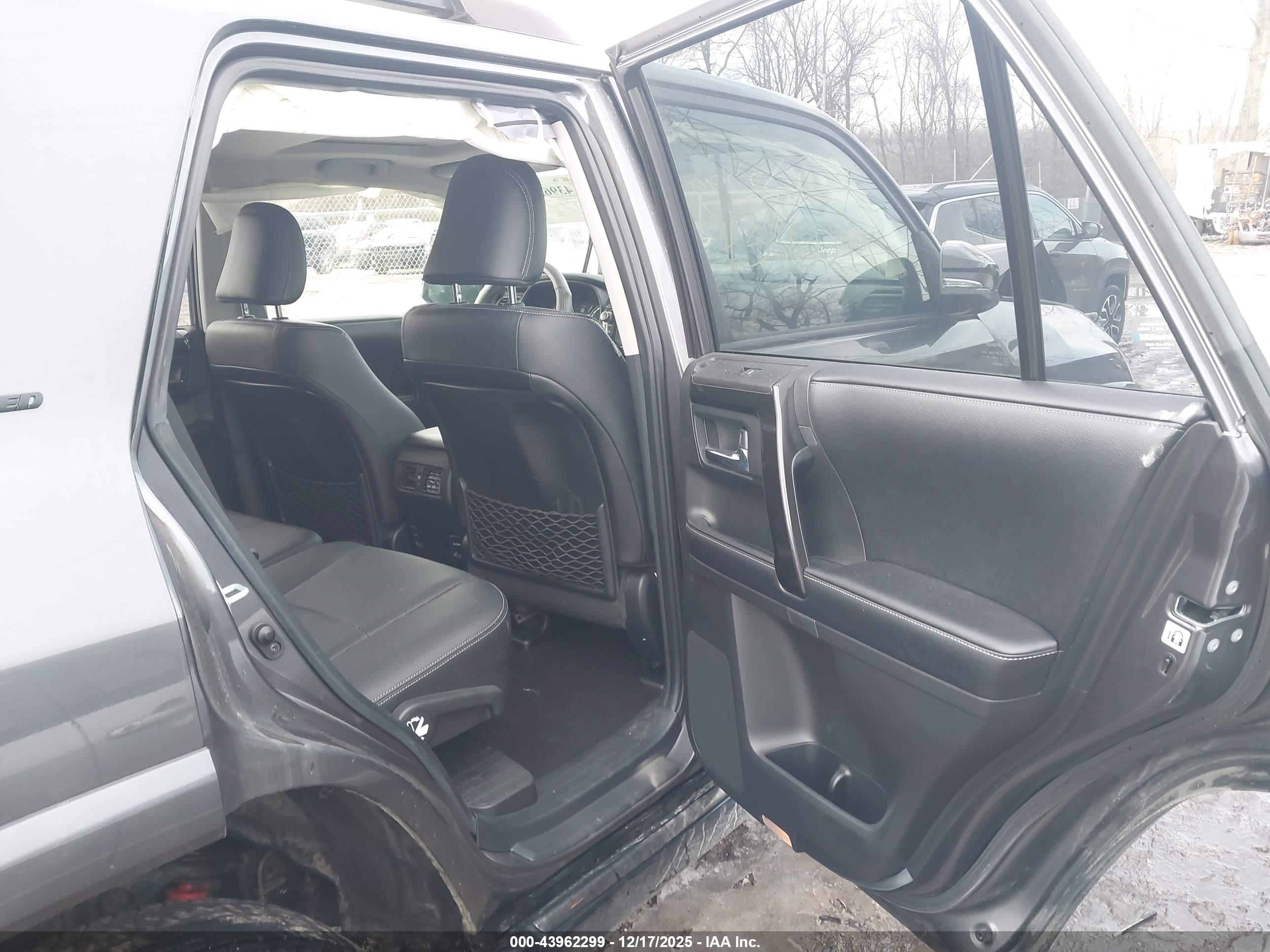 TOYOTA 4RUNNER image 8