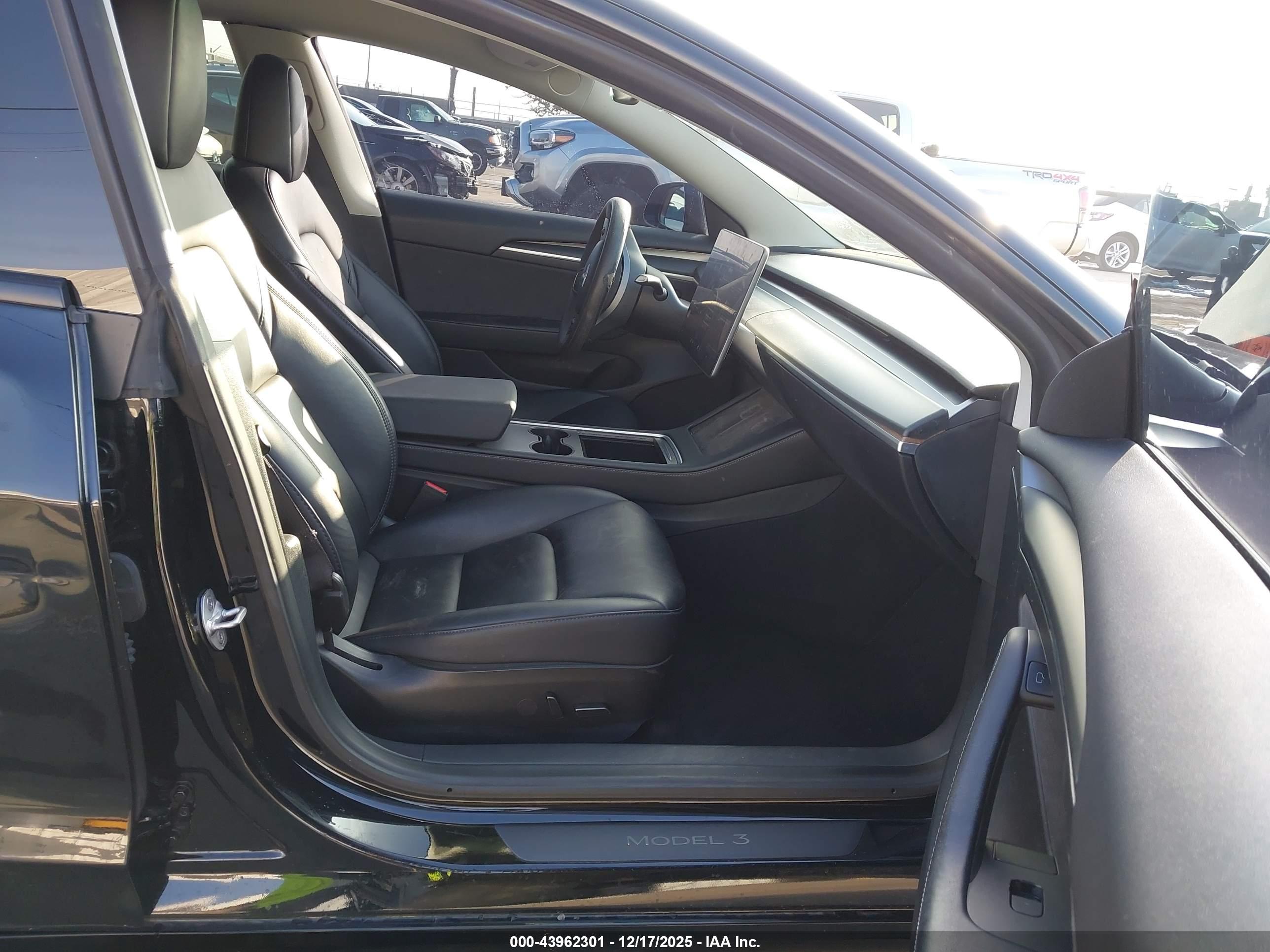 TESLA MODEL image 5