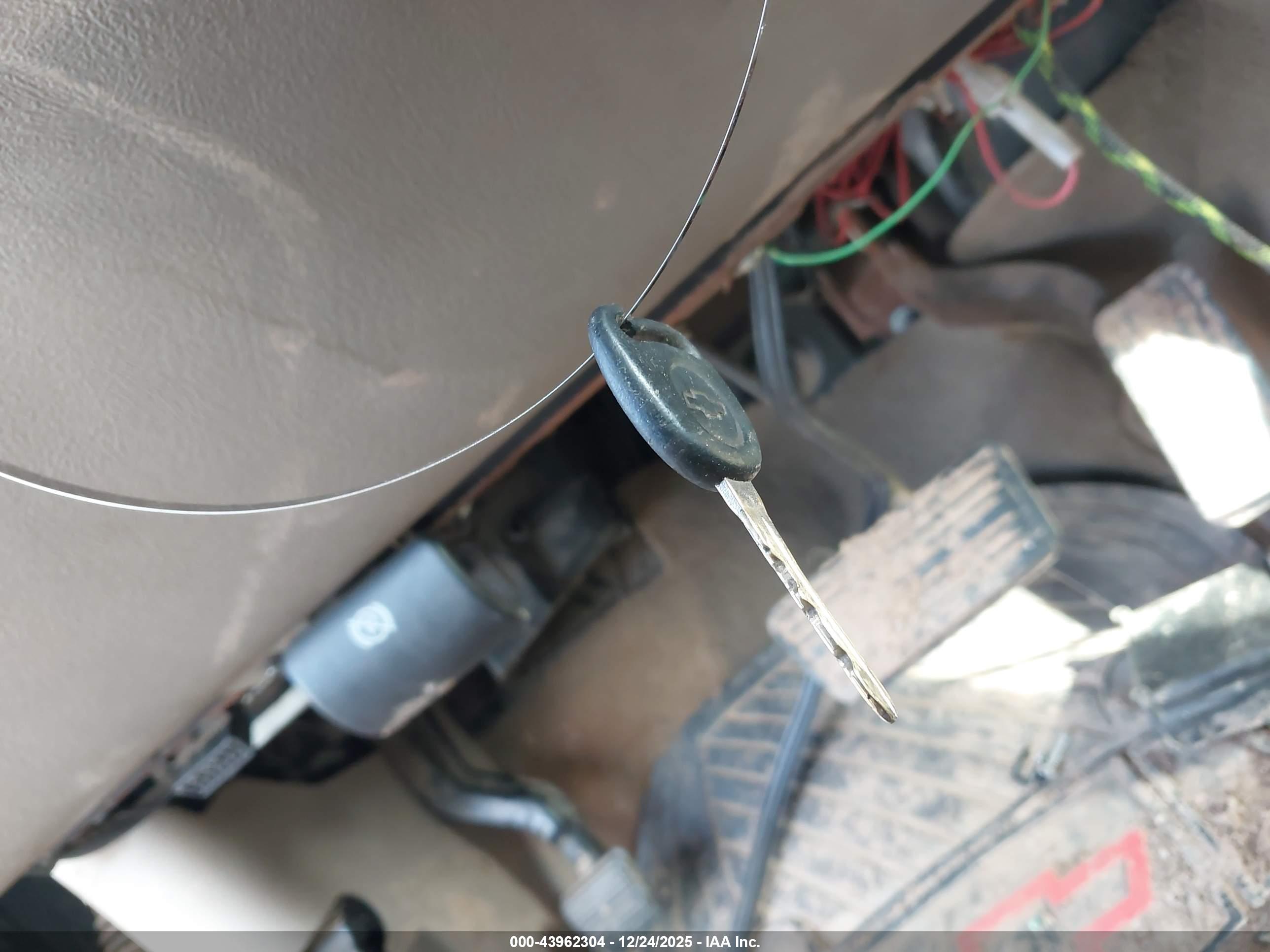 CHEVROLET SILVERADO image 11