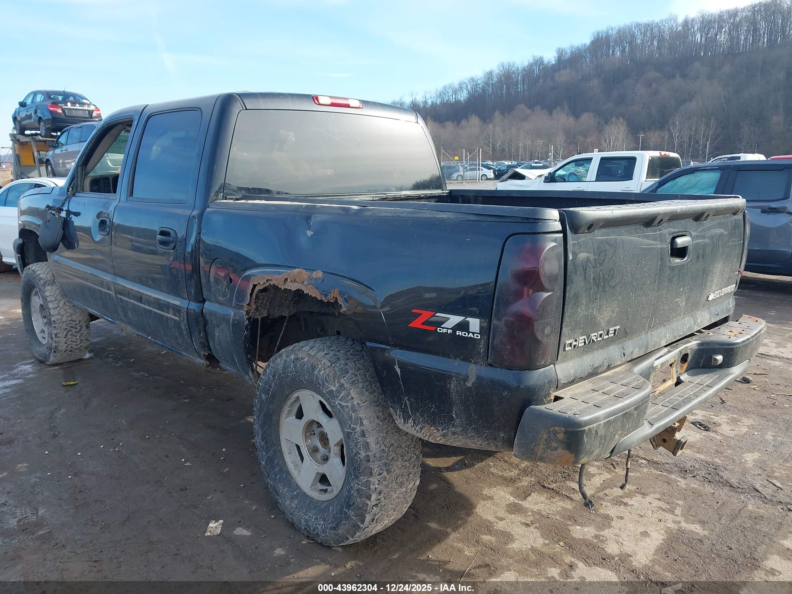 CHEVROLET SILVERADO image 3