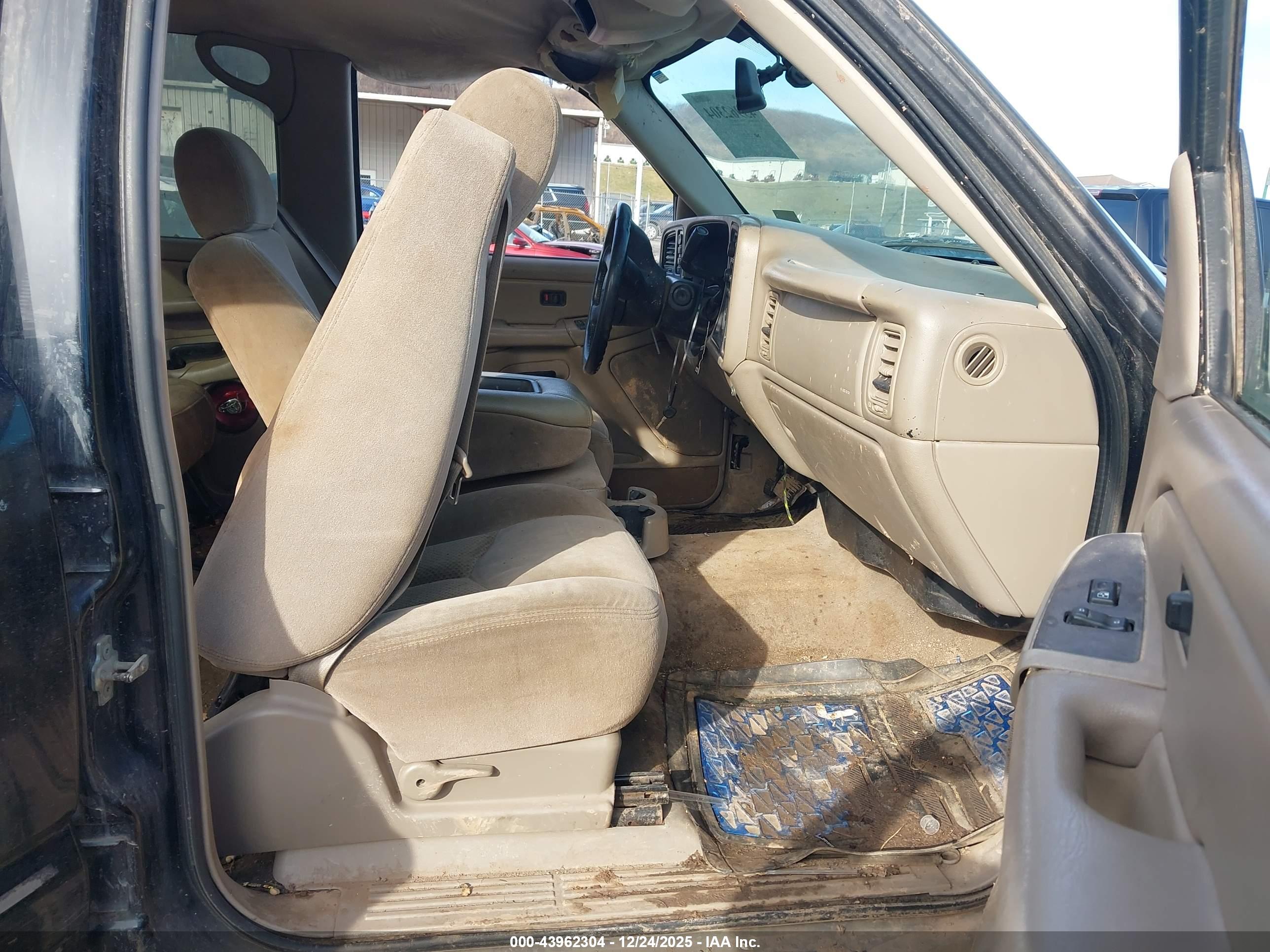 CHEVROLET SILVERADO image 5