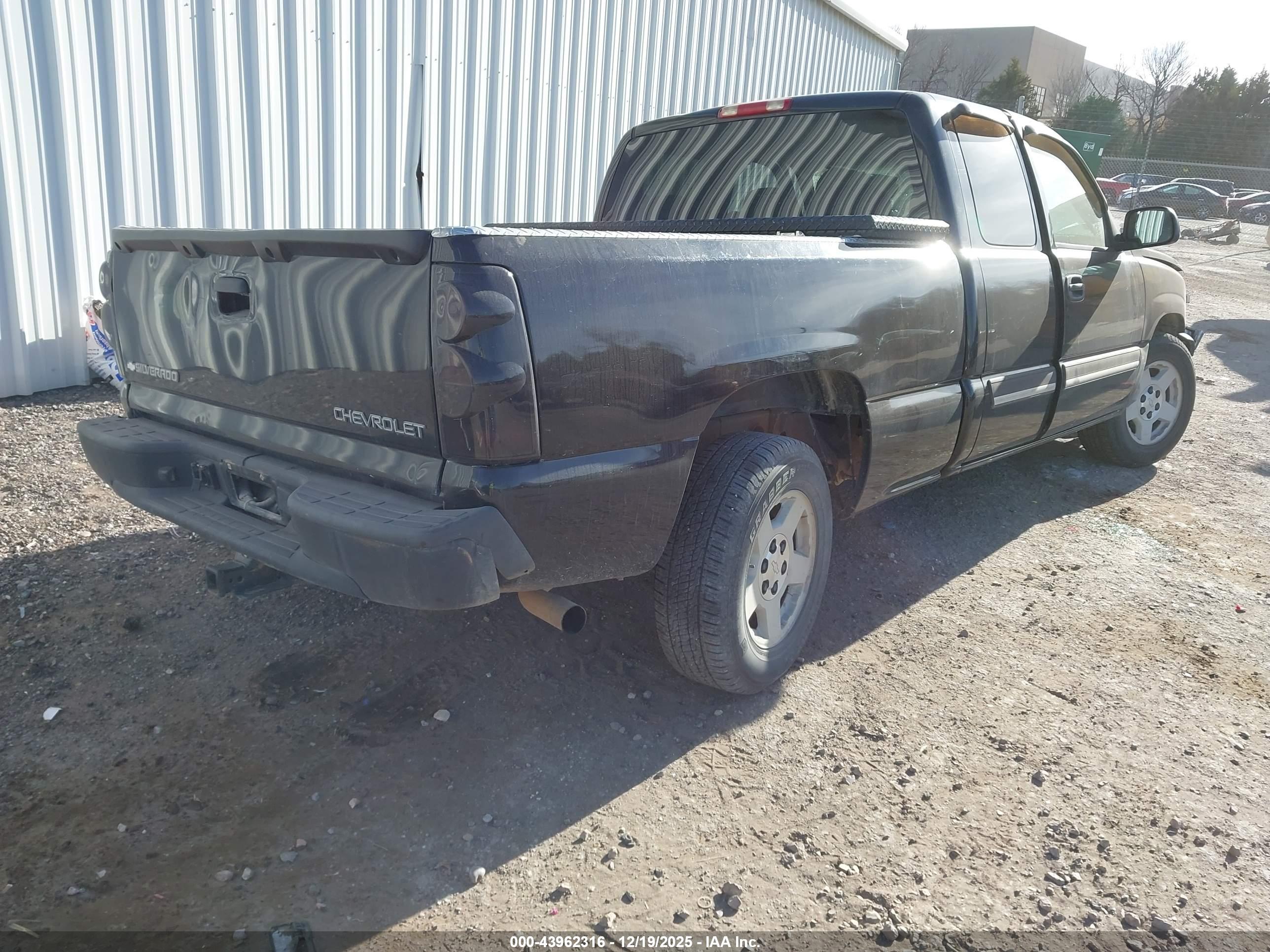 CHEVROLET SILVERADO image 4