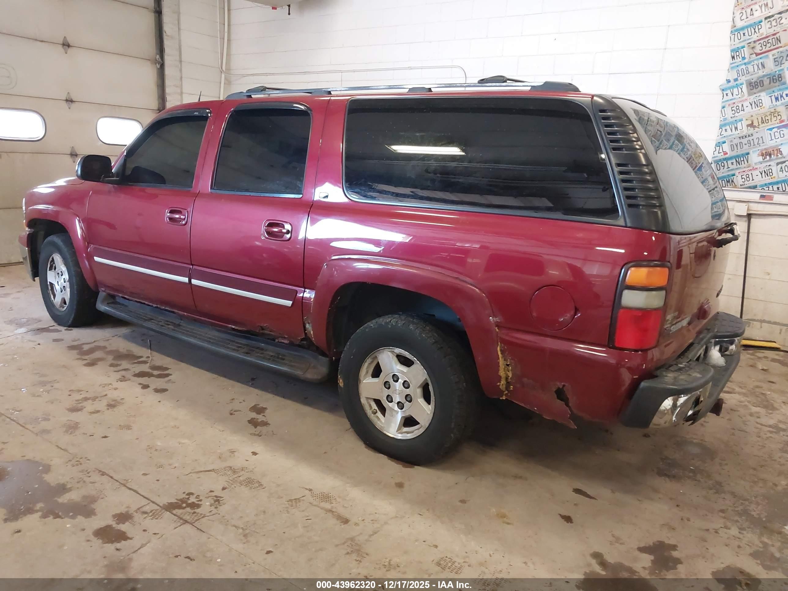 CHEVROLET SUBURBAN image 3