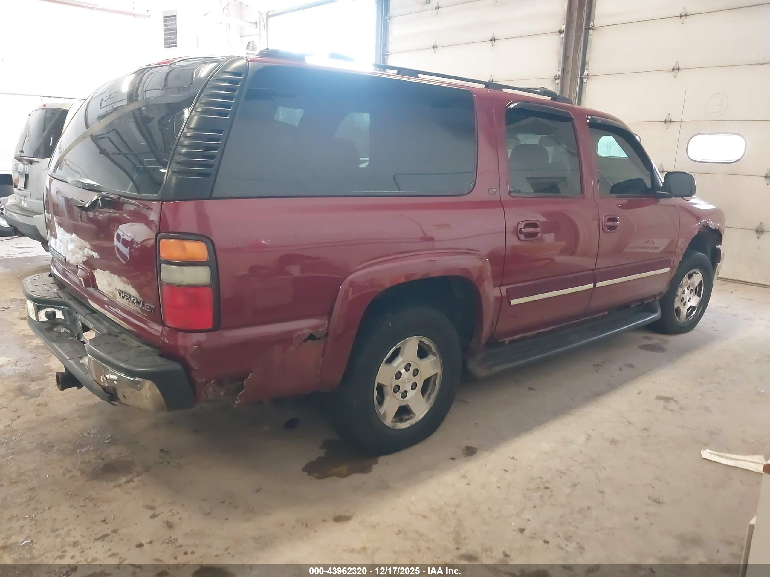 CHEVROLET SUBURBAN image 4