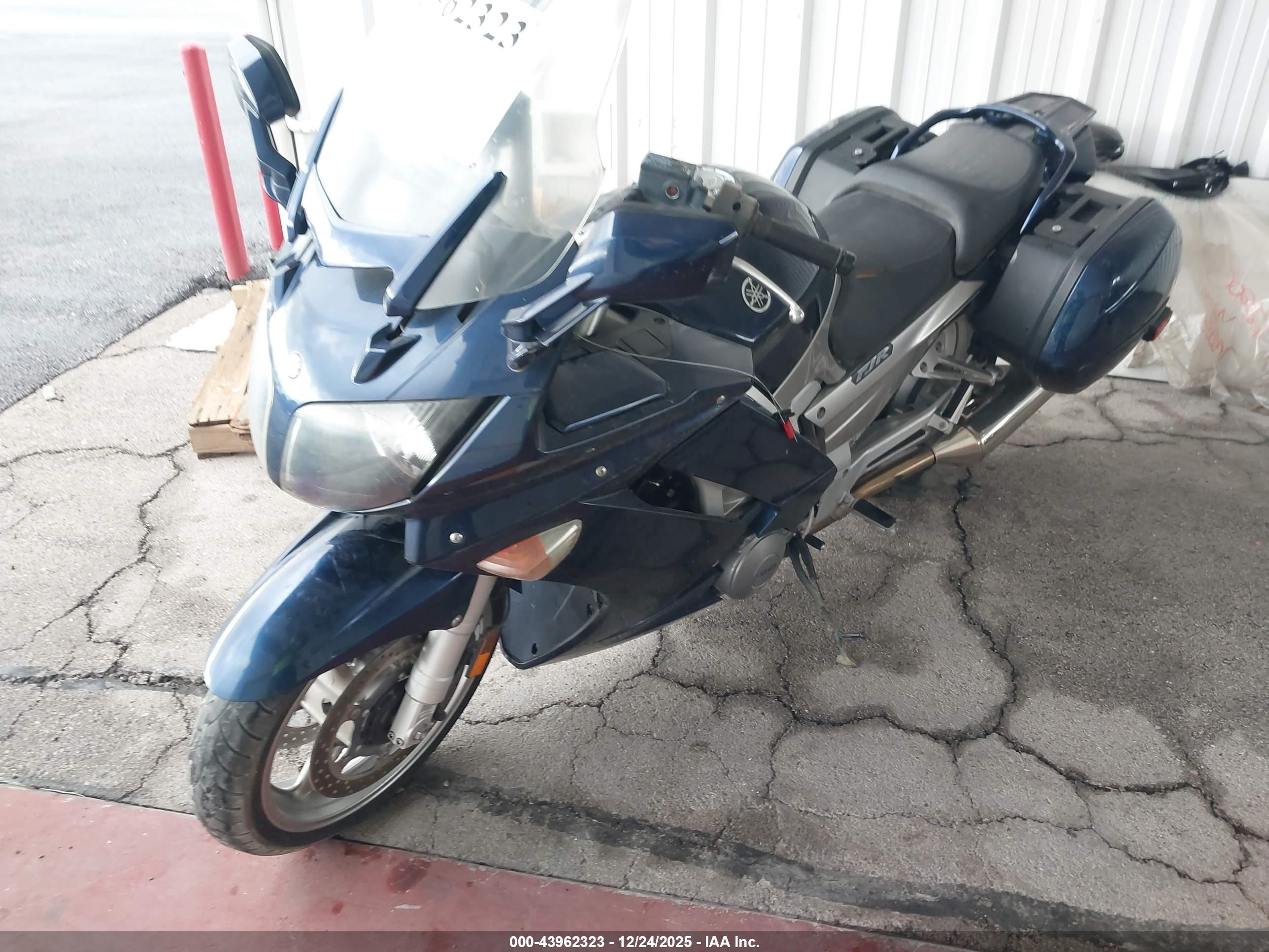YAMAHA FJR1300 image 2