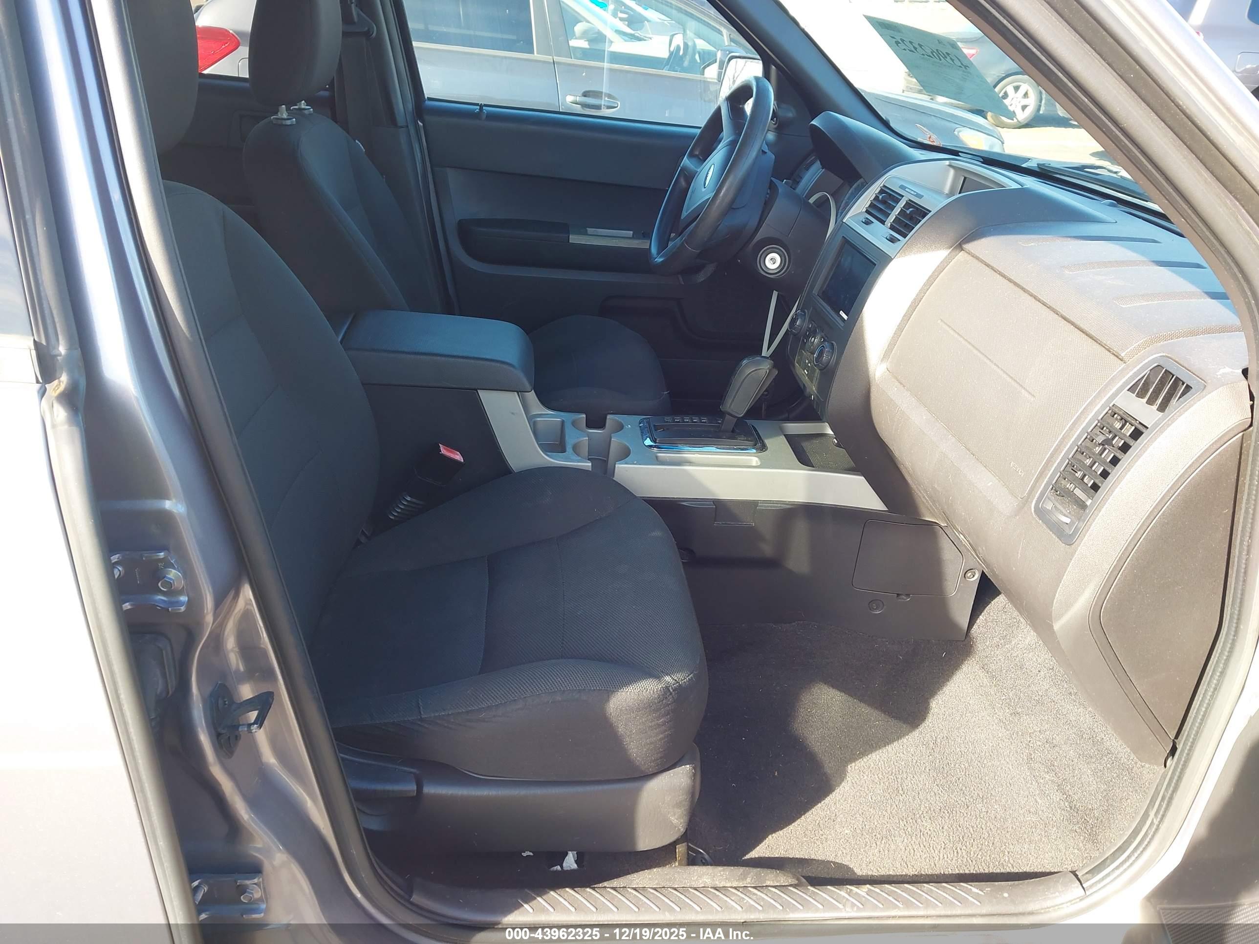 FORD ESCAPE image 5