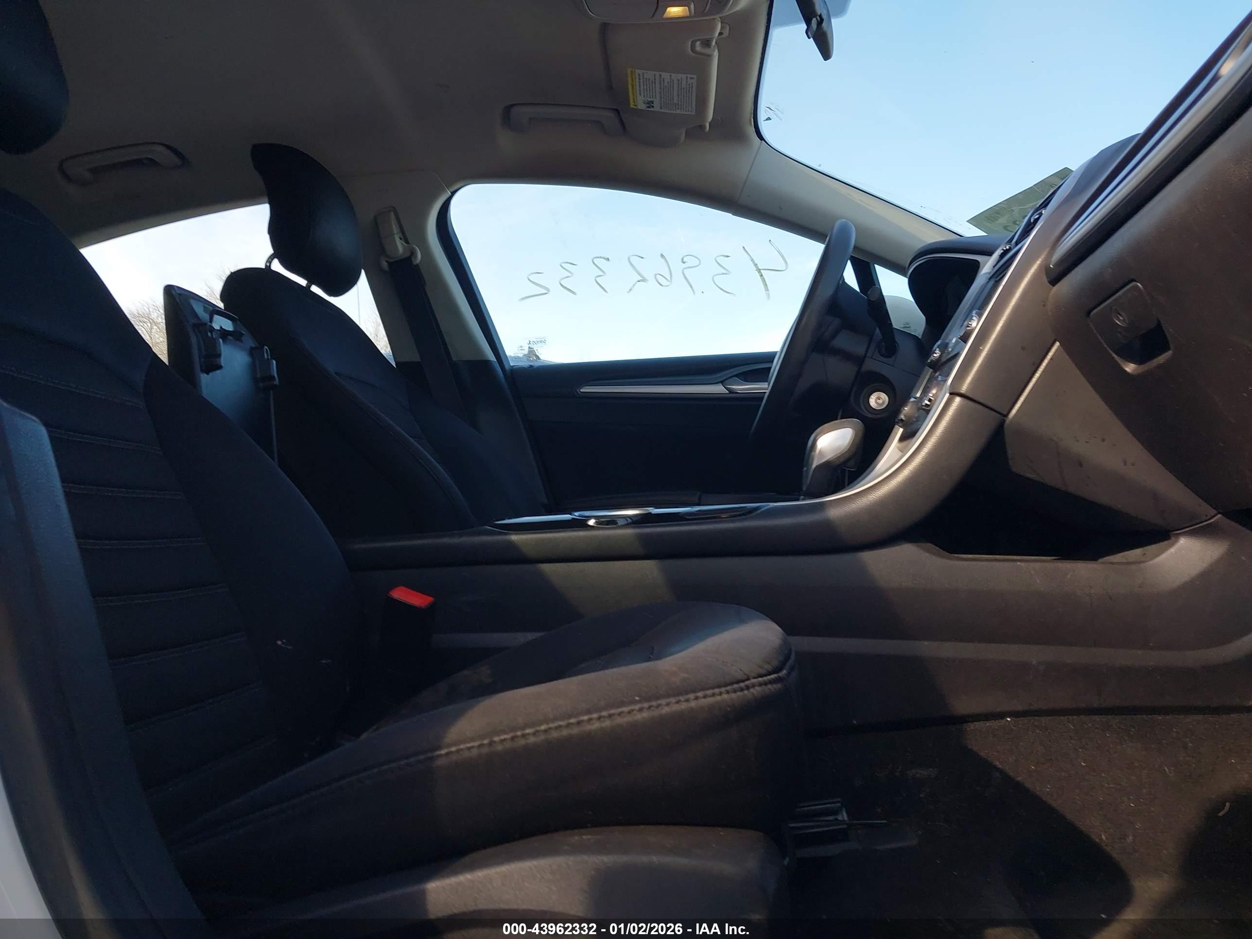 FORD FUSION image 5