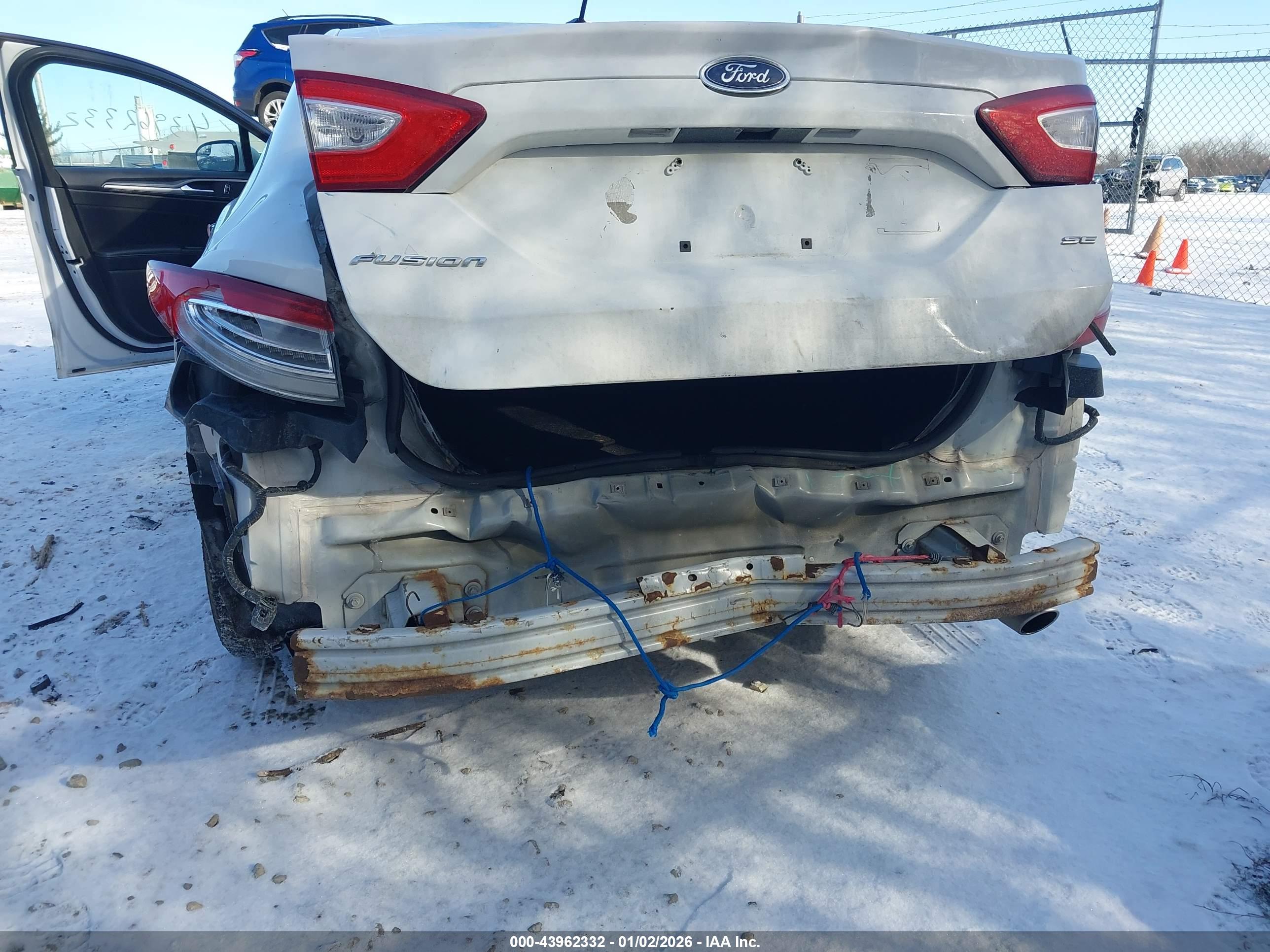 FORD FUSION image 6