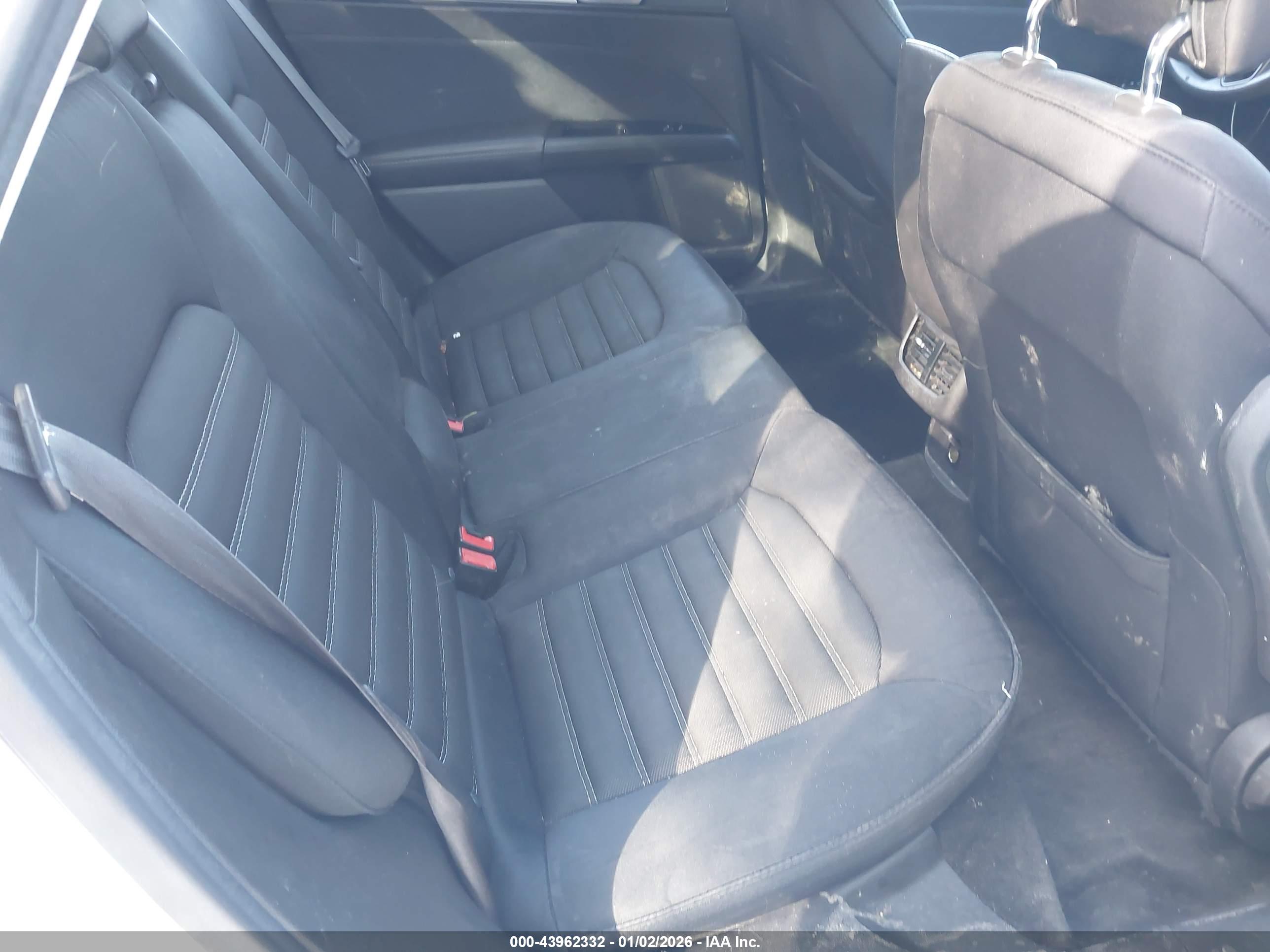 FORD FUSION image 8