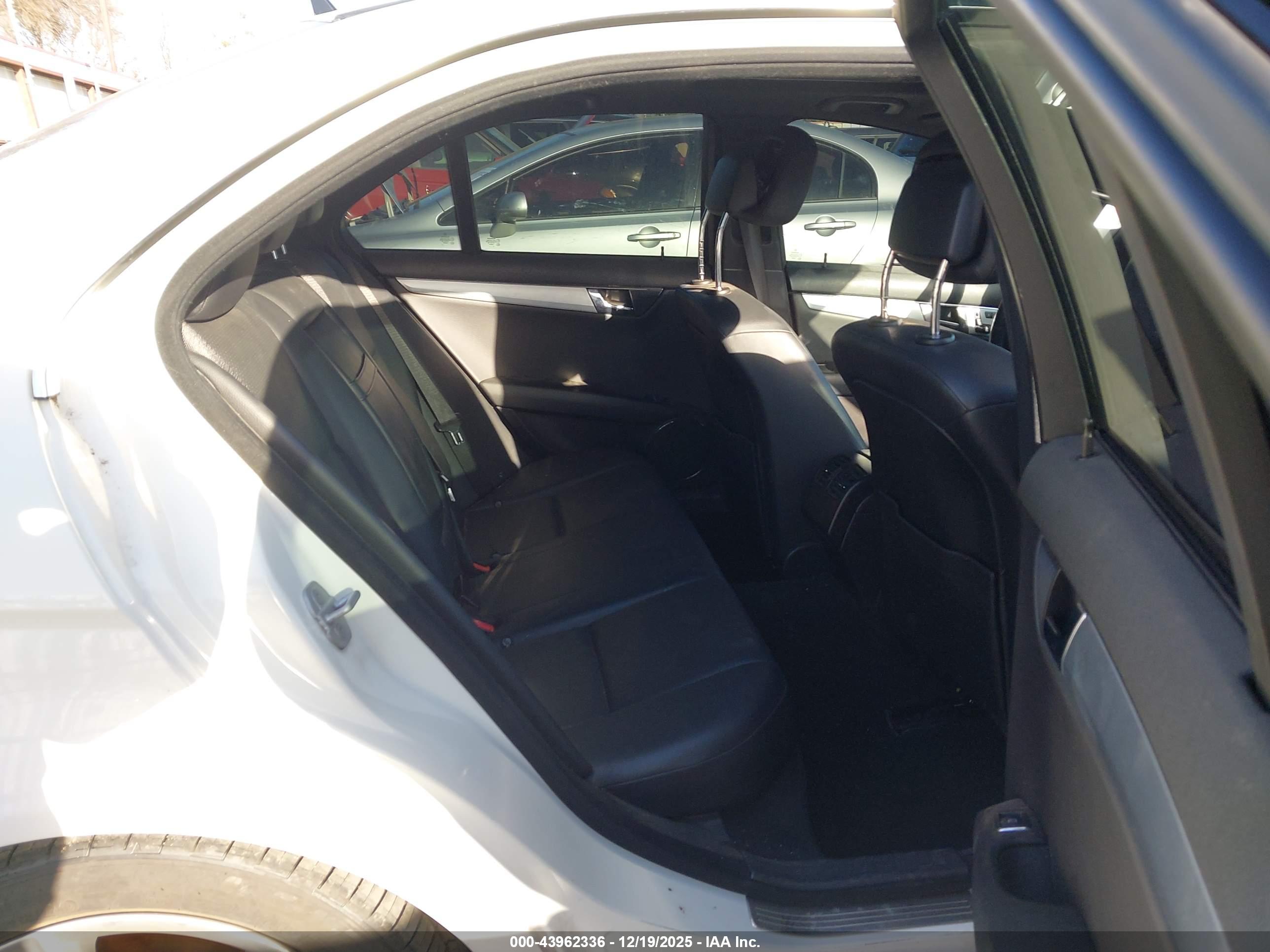 MERCEDES-BENZ C image 8