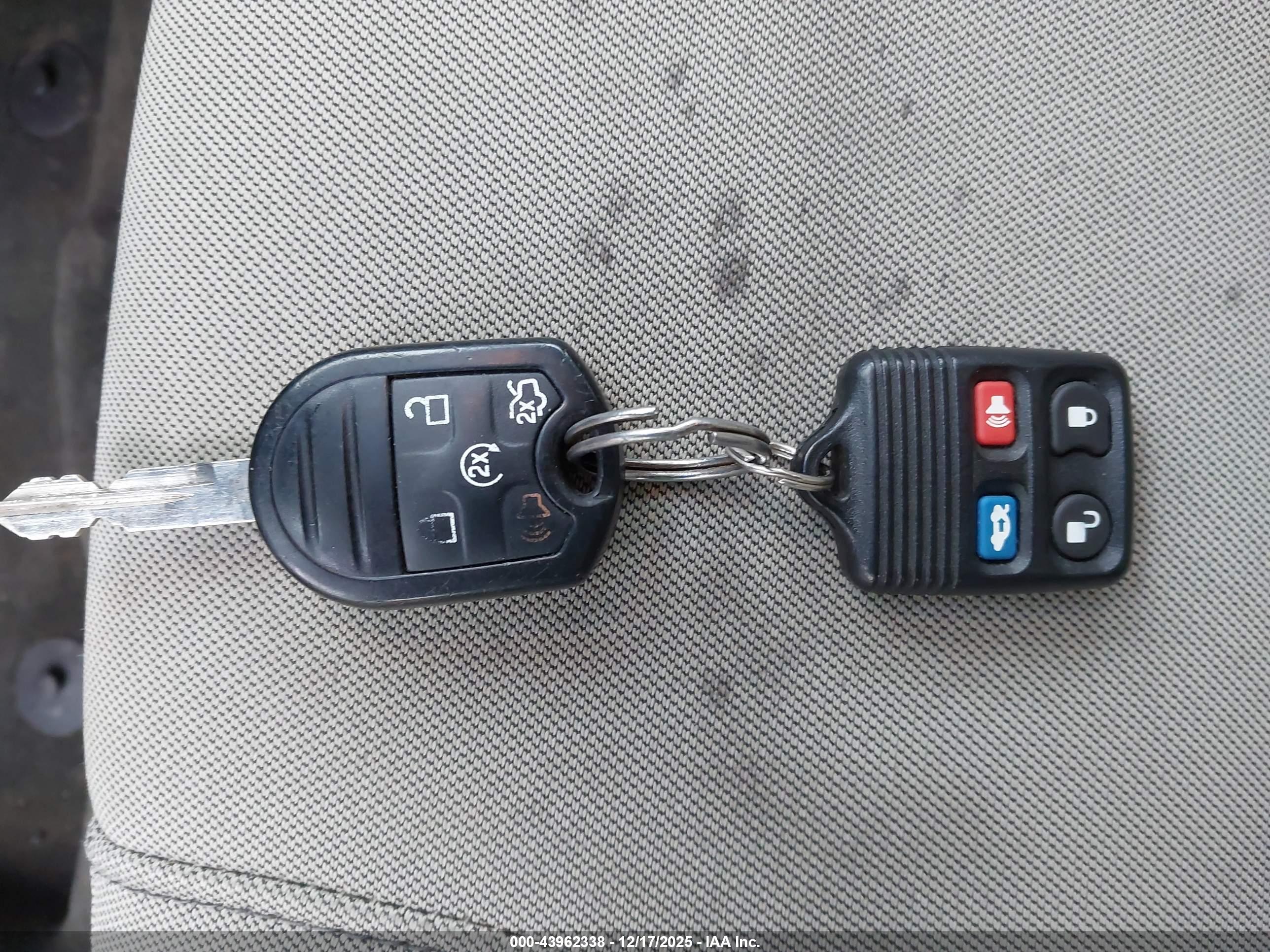 FORD TAURUS image 11