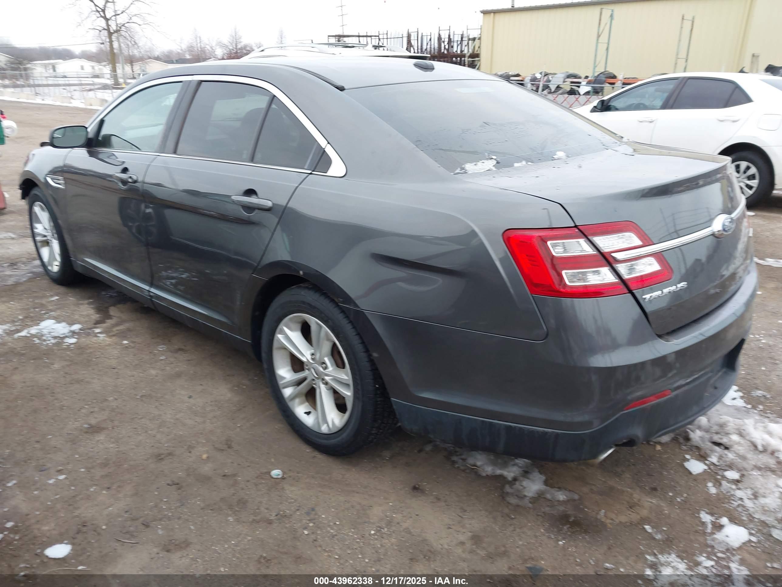 FORD TAURUS image 3