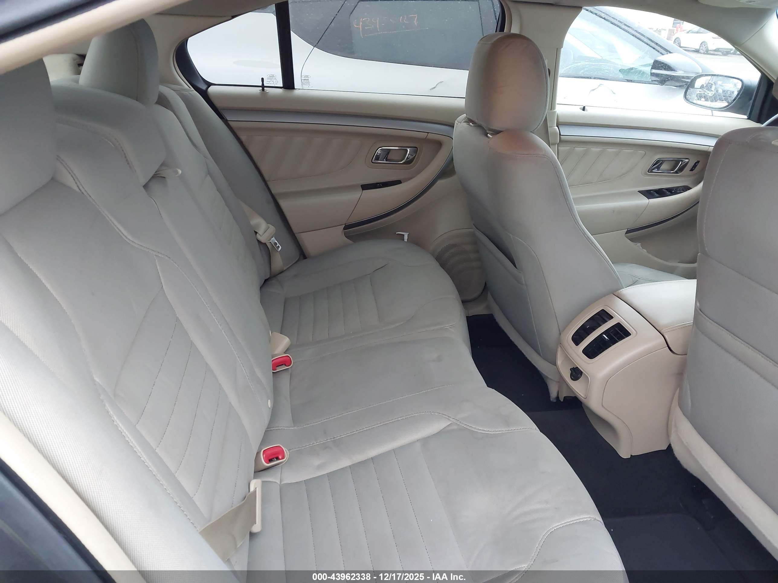 FORD TAURUS image 8